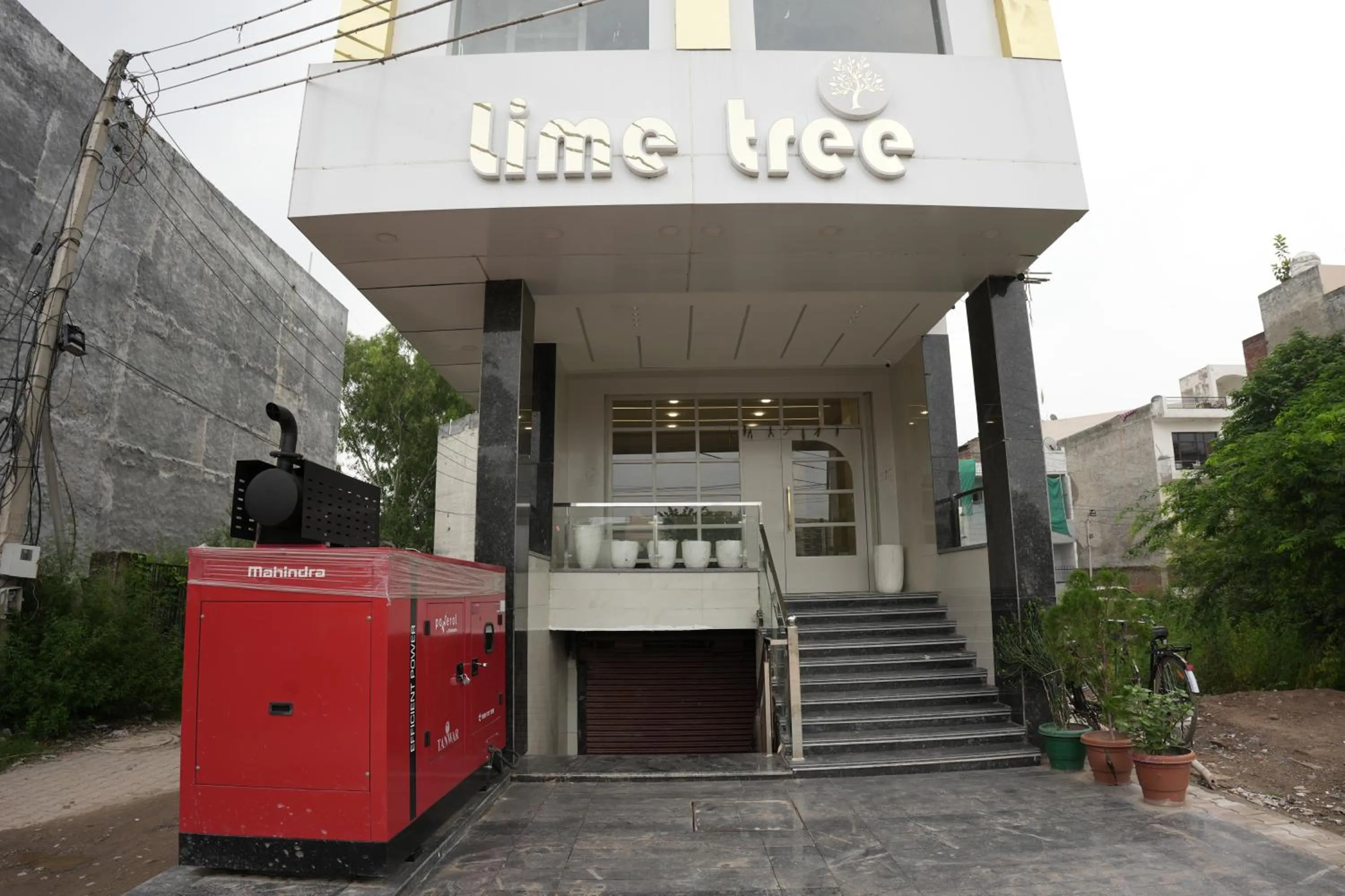 Property building in Hotel Lime Tree
