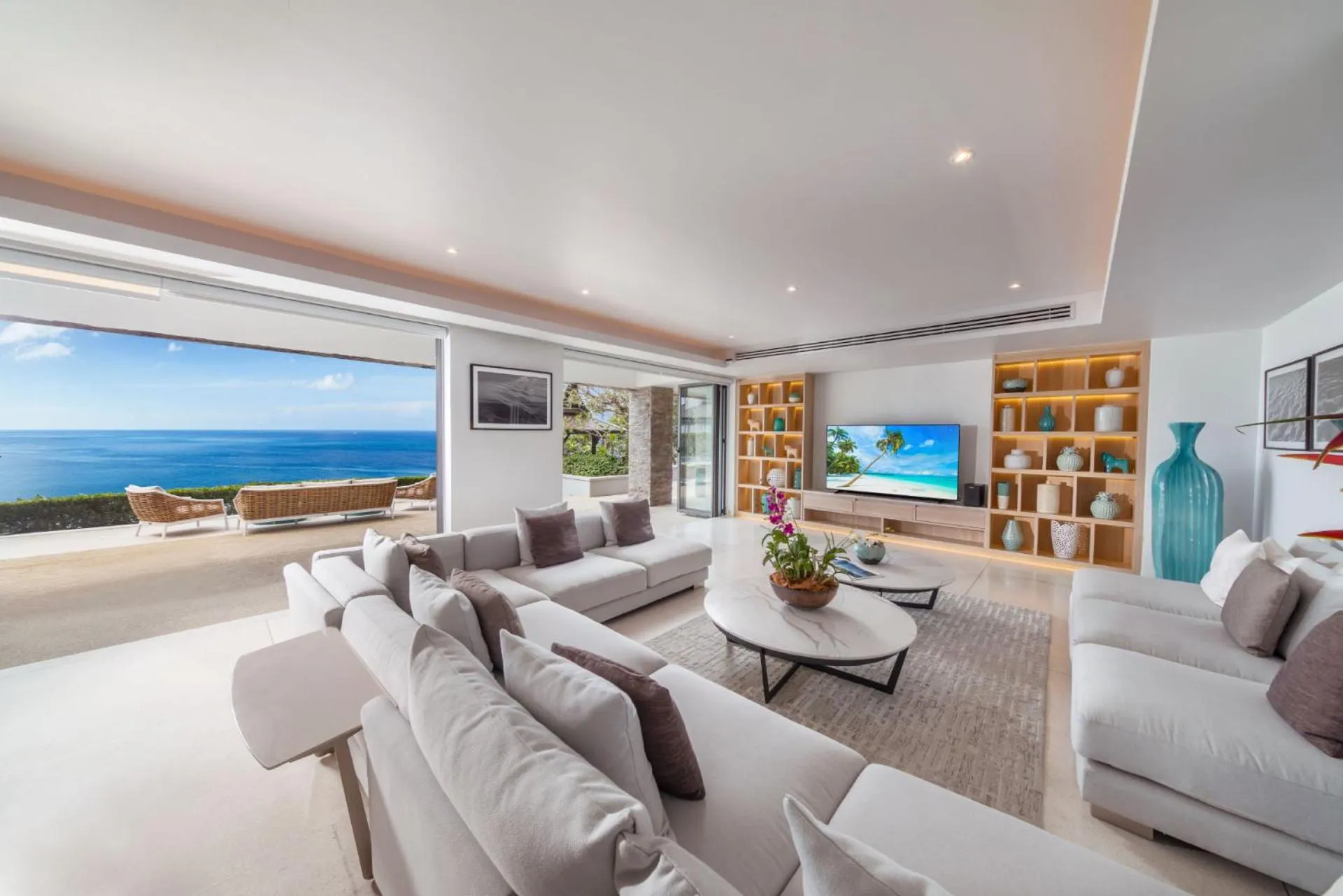 Communal lounge/ TV room in Villa La Prana