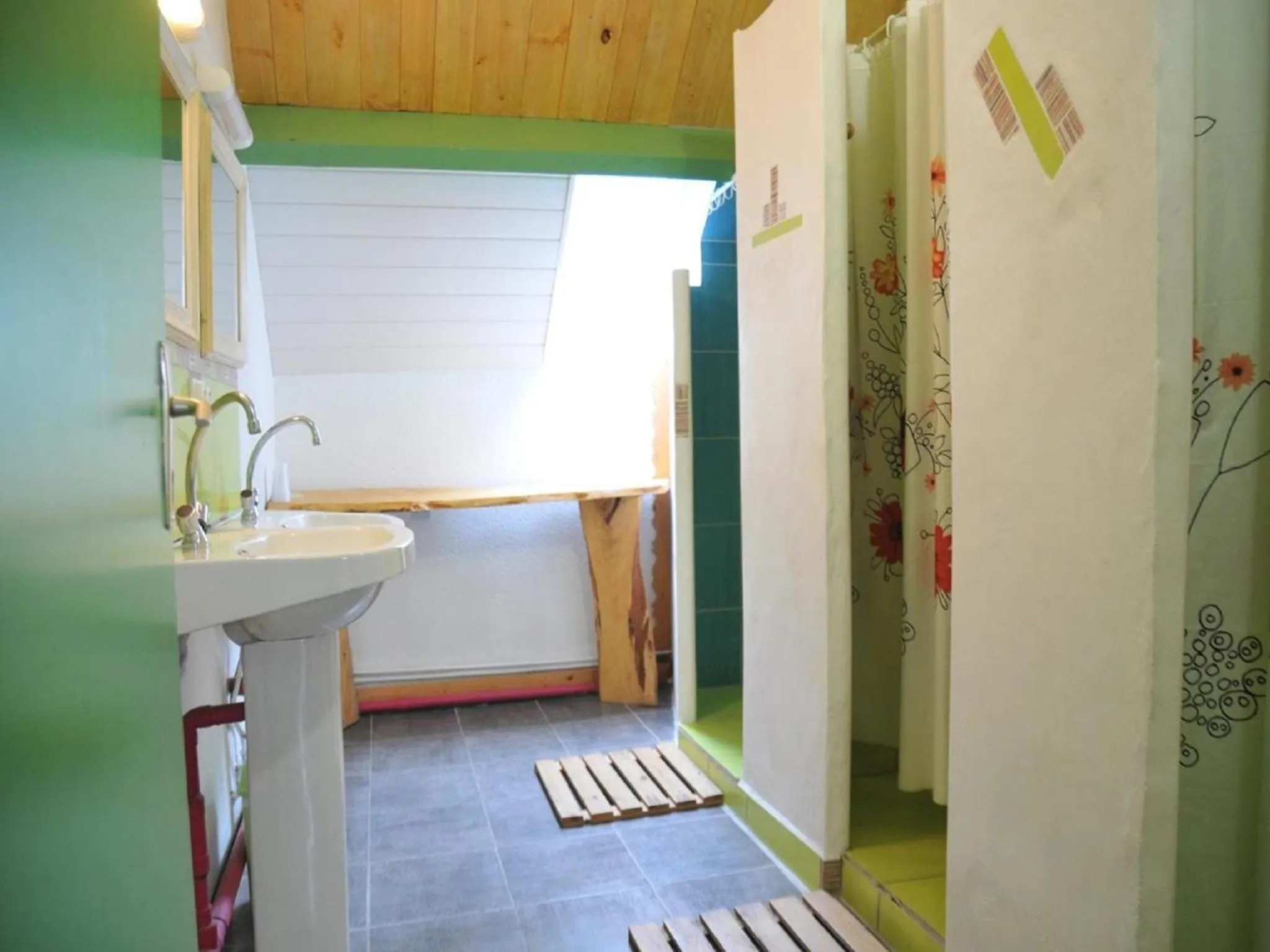 Bathroom, Bed in Auberge La Soulan