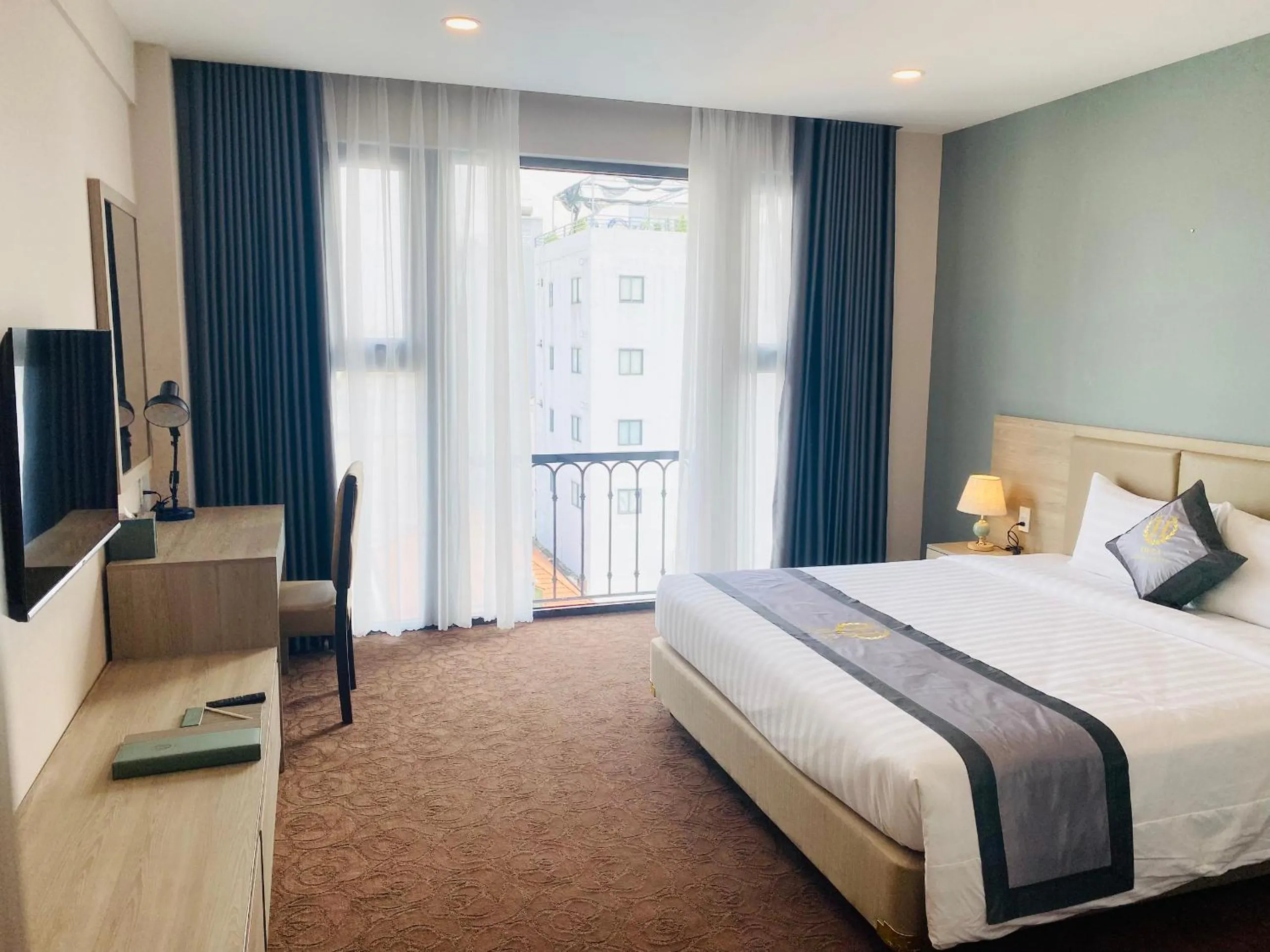 Communal lounge/ TV room, Bed in Hera Luxury Hotel