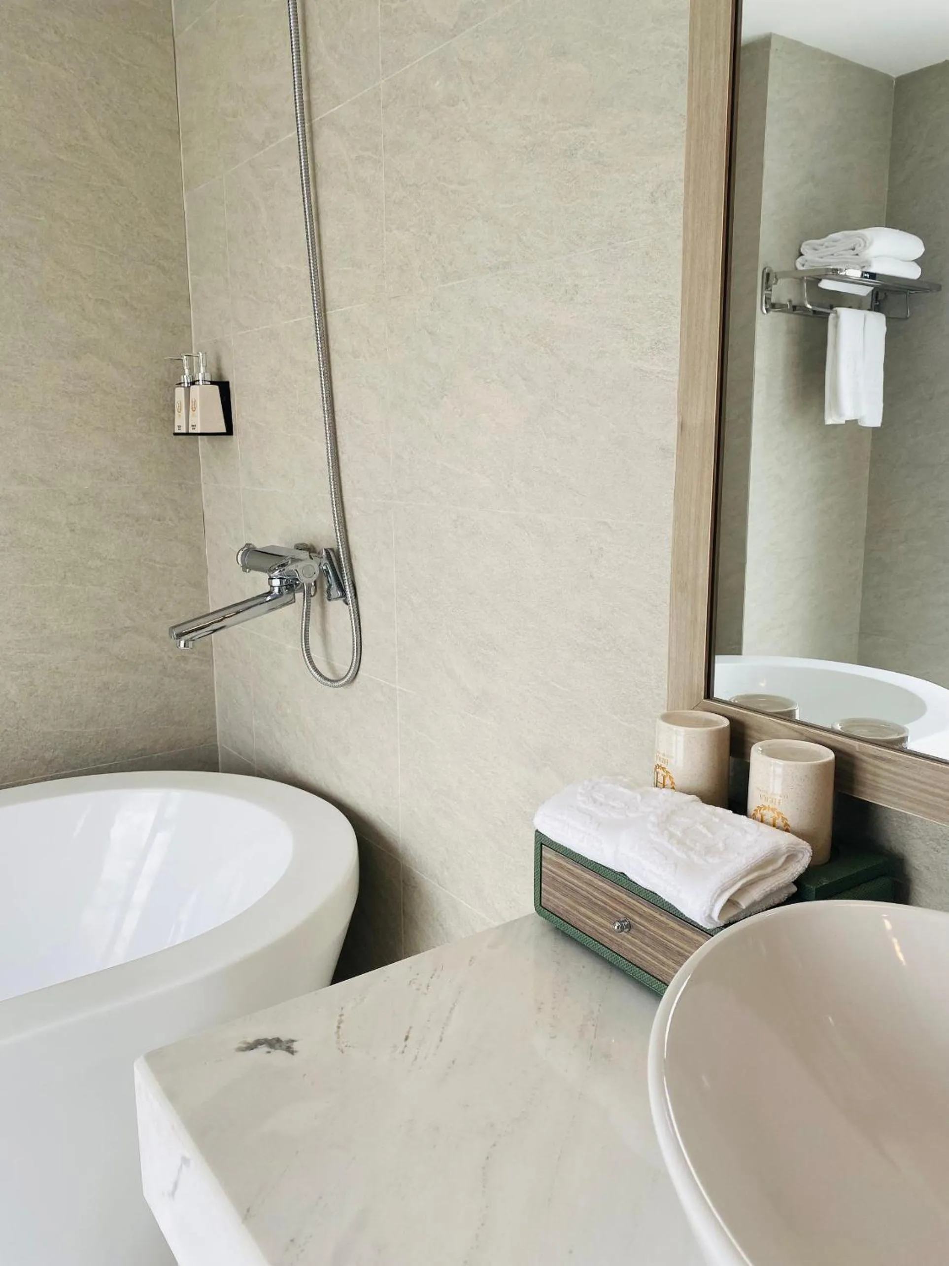 Shower in Hera Luxury Hotel