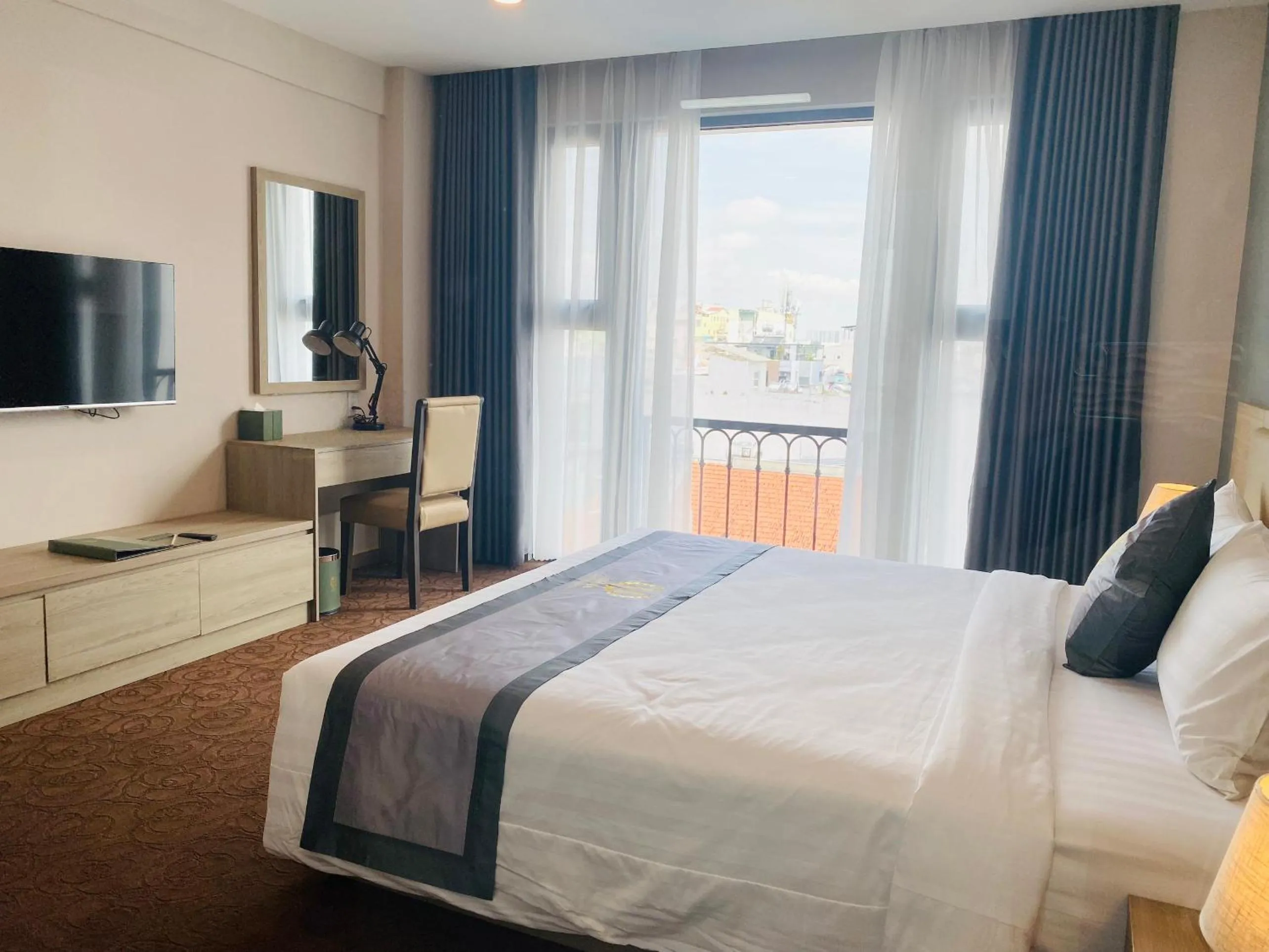 Communal lounge/ TV room, Bed in Hera Luxury Hotel