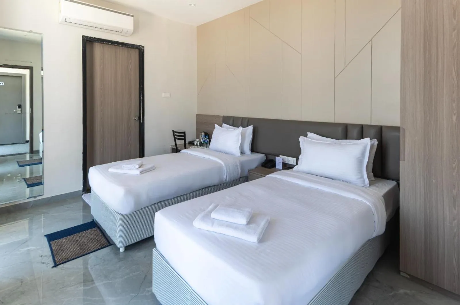 Bed in Hotel Bafna Lawn