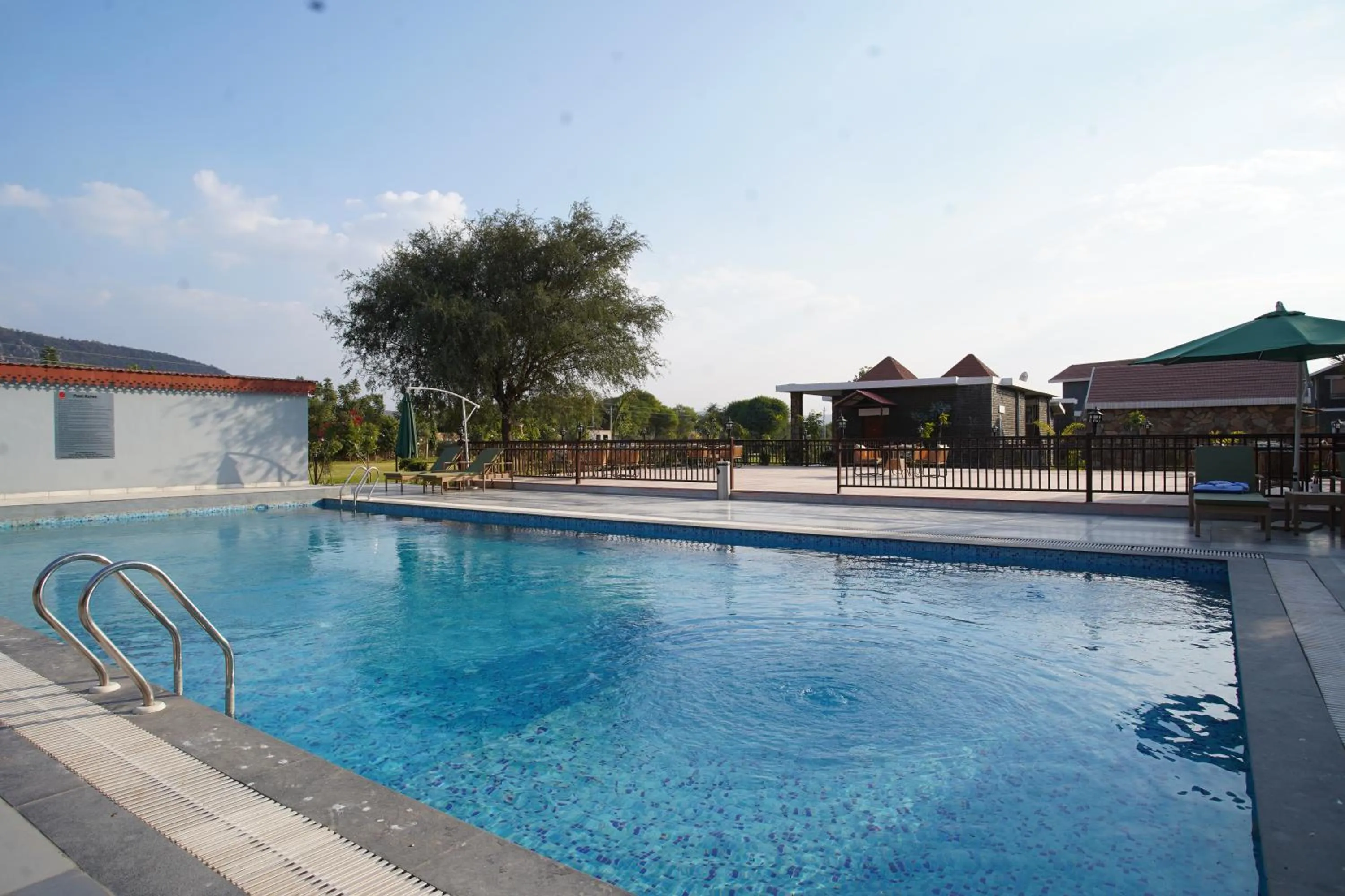 Swimming pool in Spree Resort Sariska