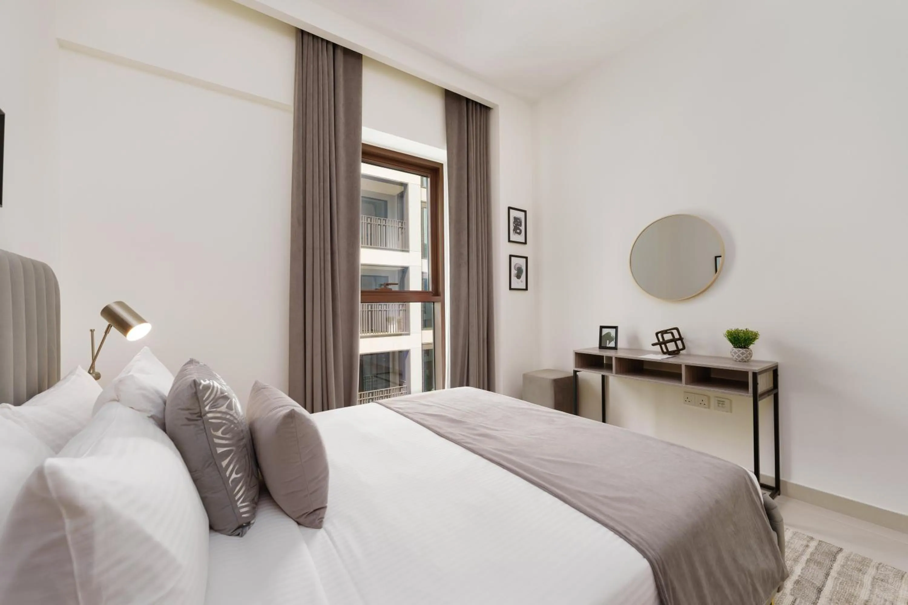 Bed in Maison Privee - Alluring Modern Apt in Dubai Creek Beach