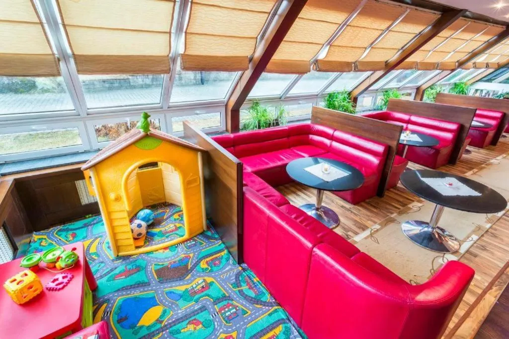 Restaurant/places to eat in Hotel Sipox