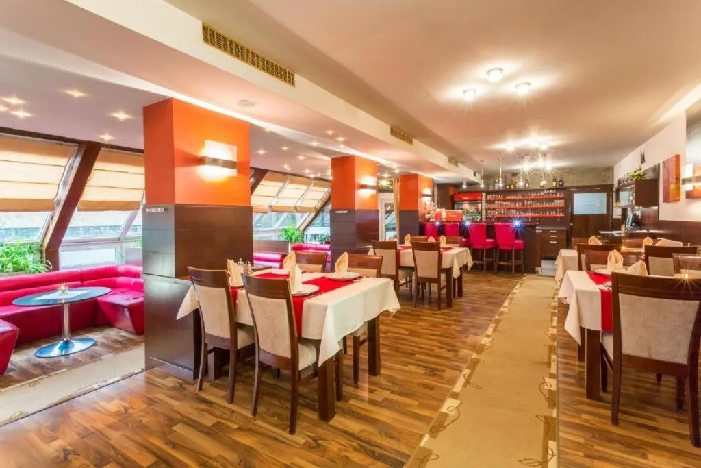 Restaurant/places to eat in Hotel Sipox