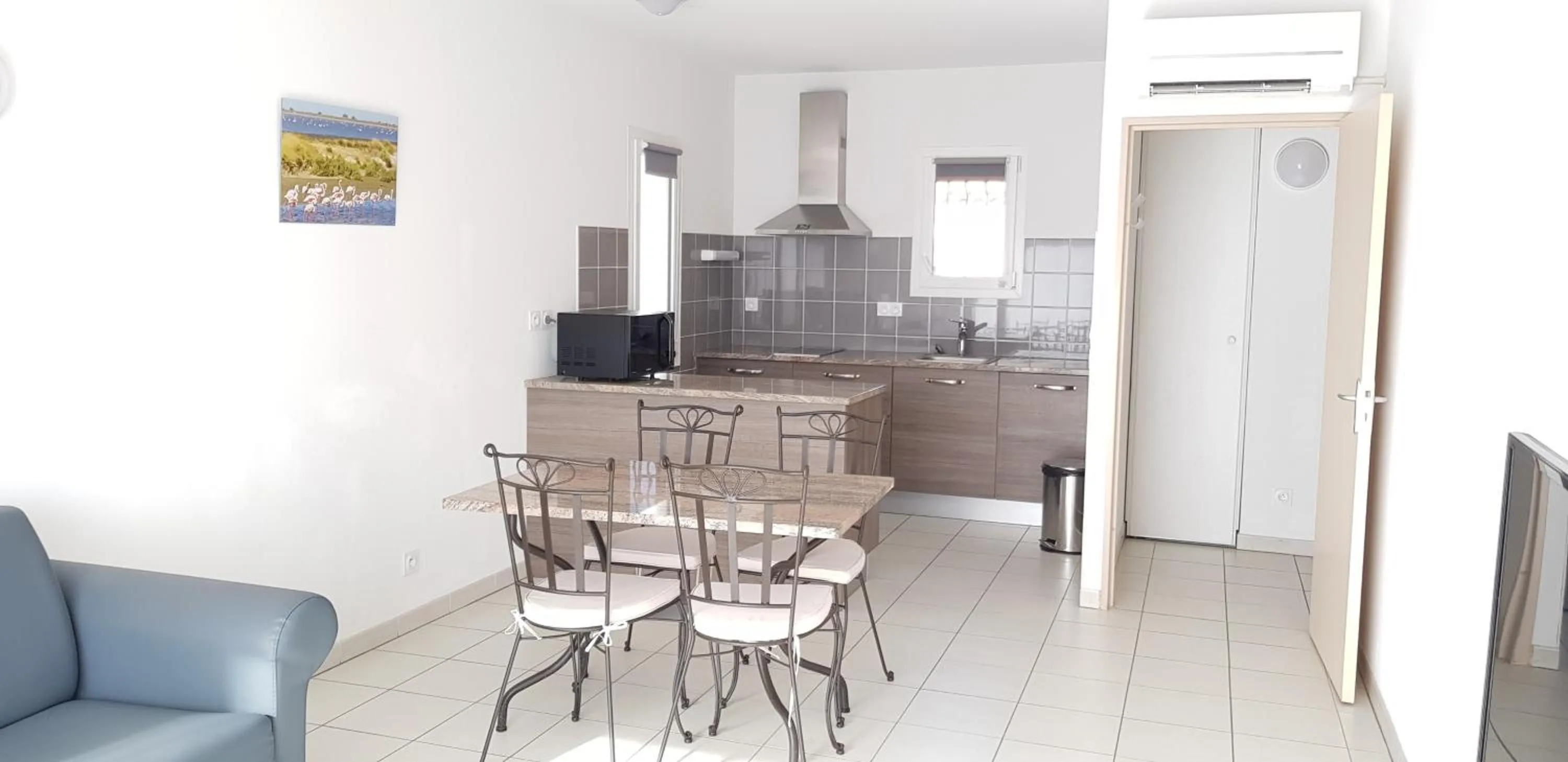 Kitchen or kitchenette in Appart'hotel Résidence La Provence