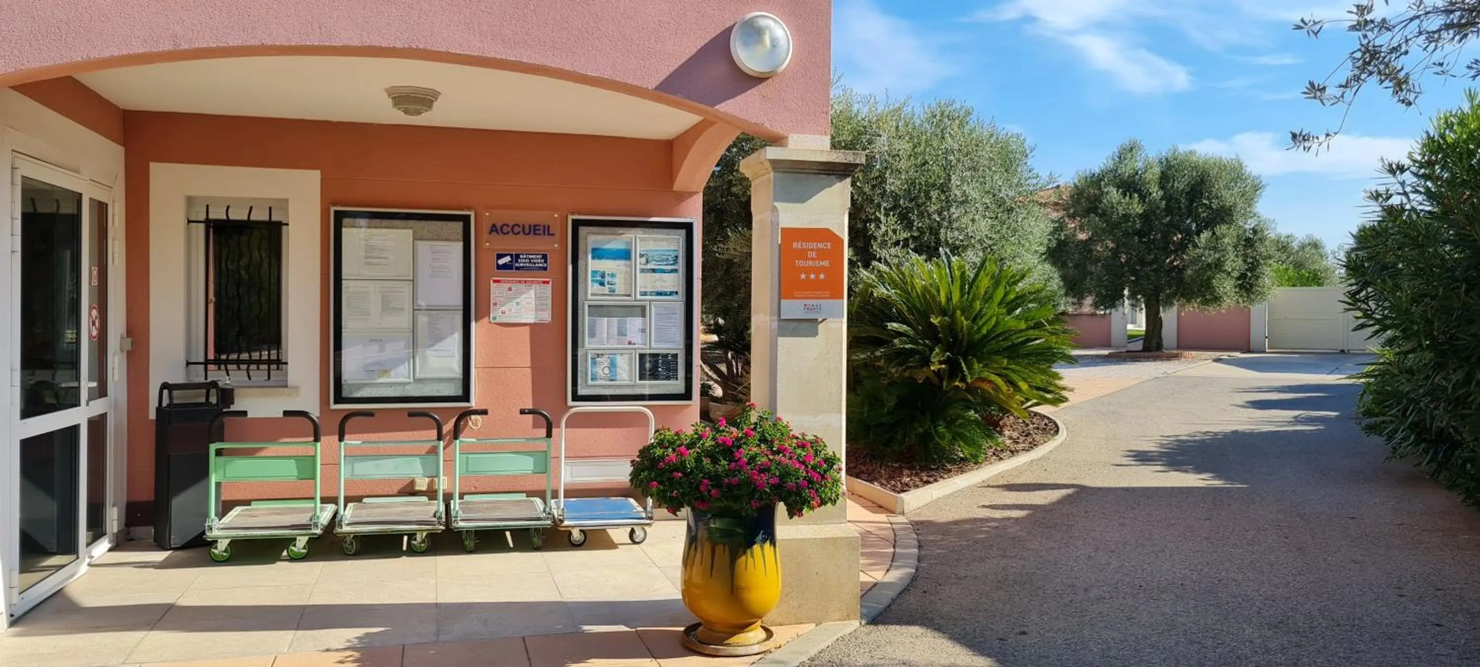 Lobby or reception in Appart'hotel Résidence La Provence