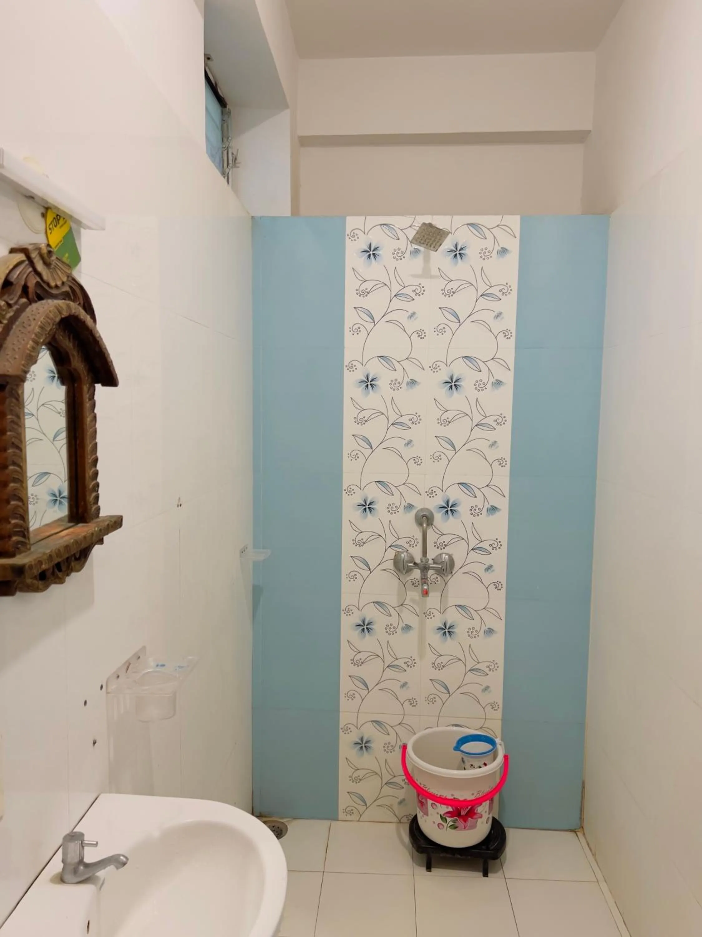 Shower in Mild Life Hostel Udaipur