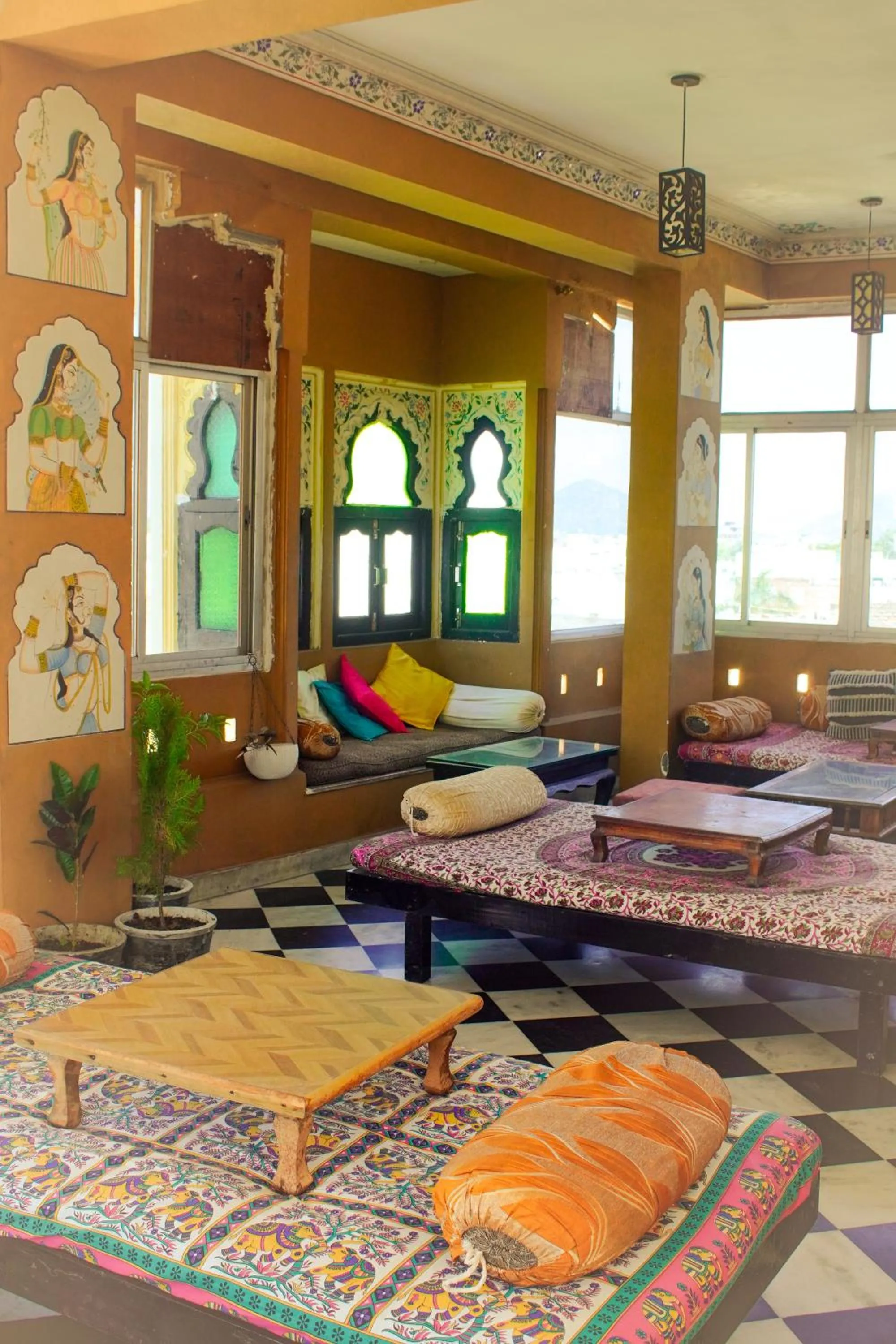 Restaurant/places to eat in Mild Life Hostel Udaipur