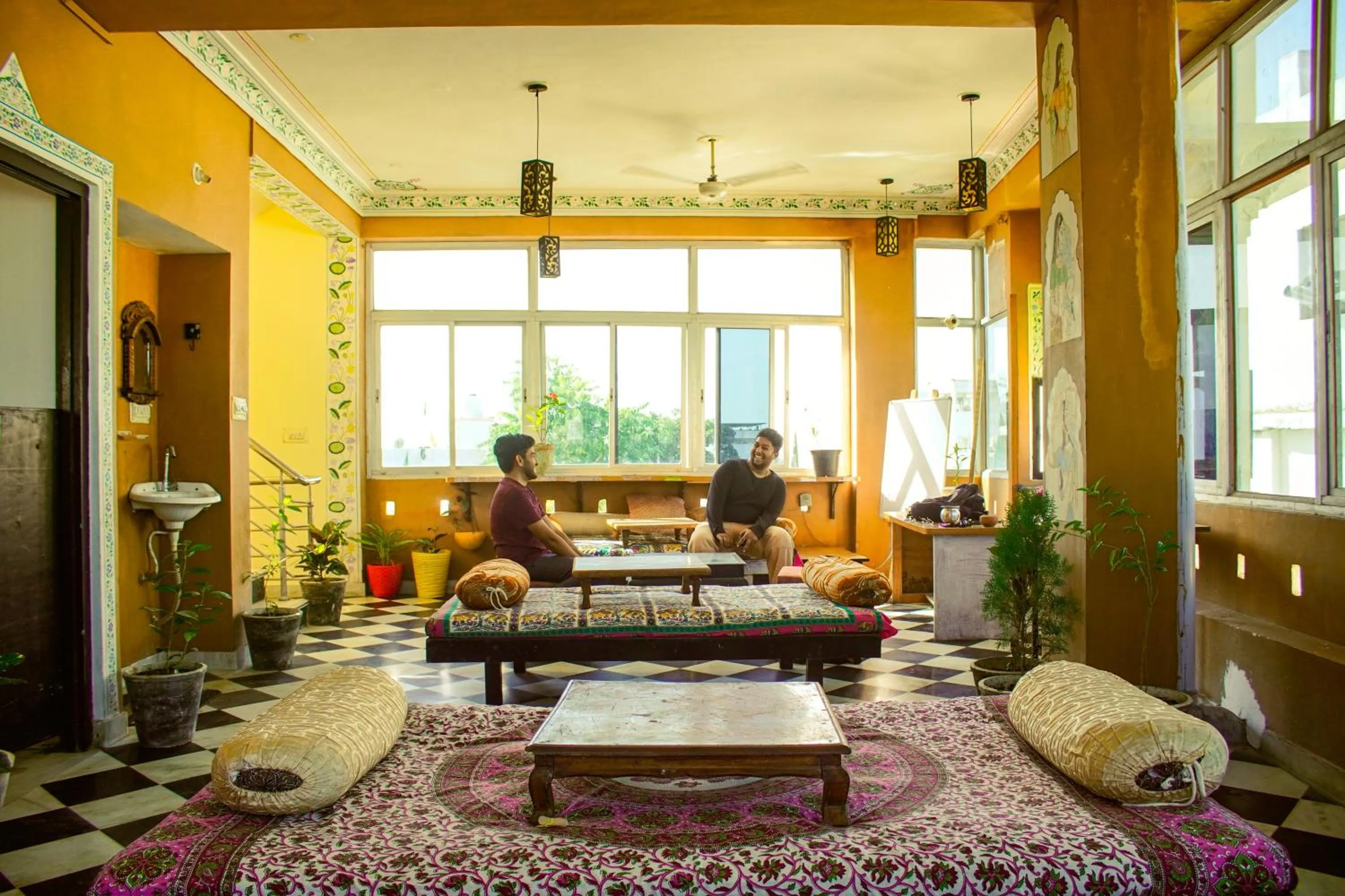 Restaurant/places to eat in Mild Life Hostel Udaipur