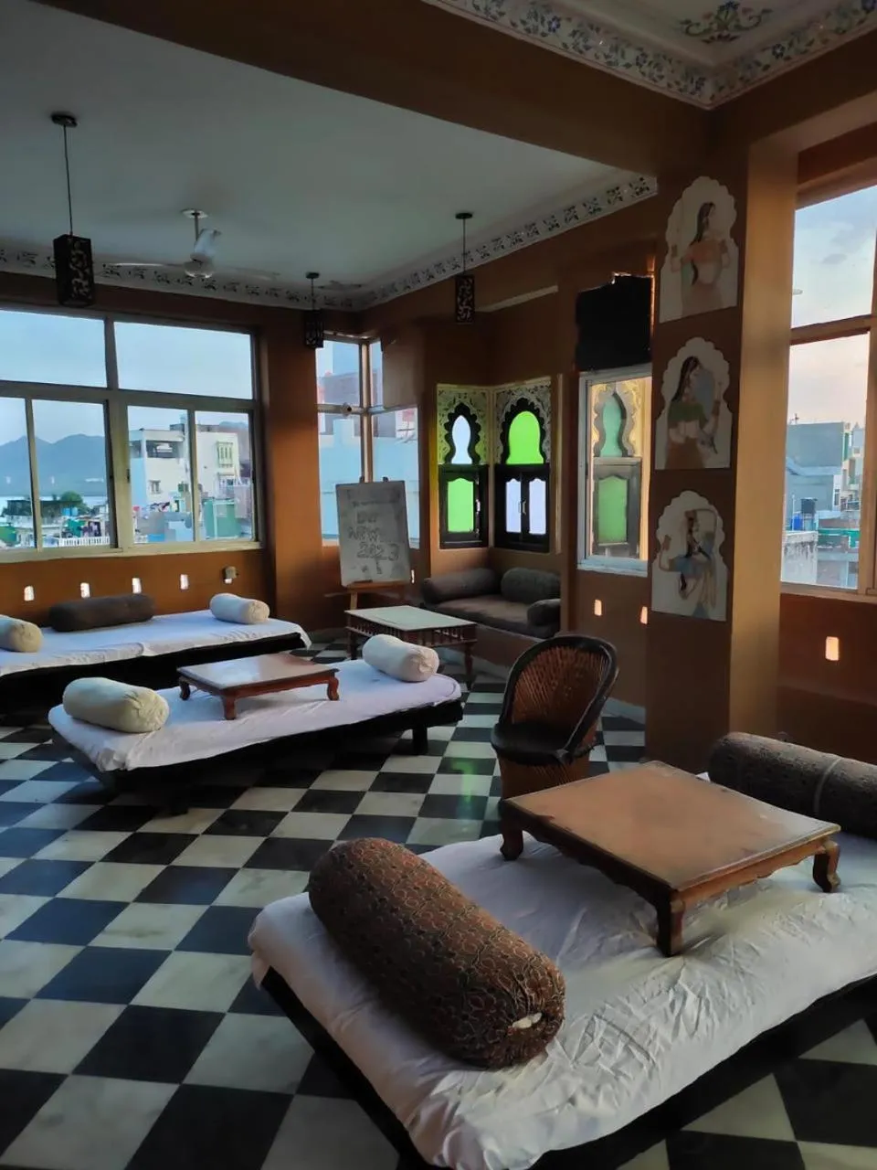 Restaurant/places to eat in Mild Life Hostel Udaipur