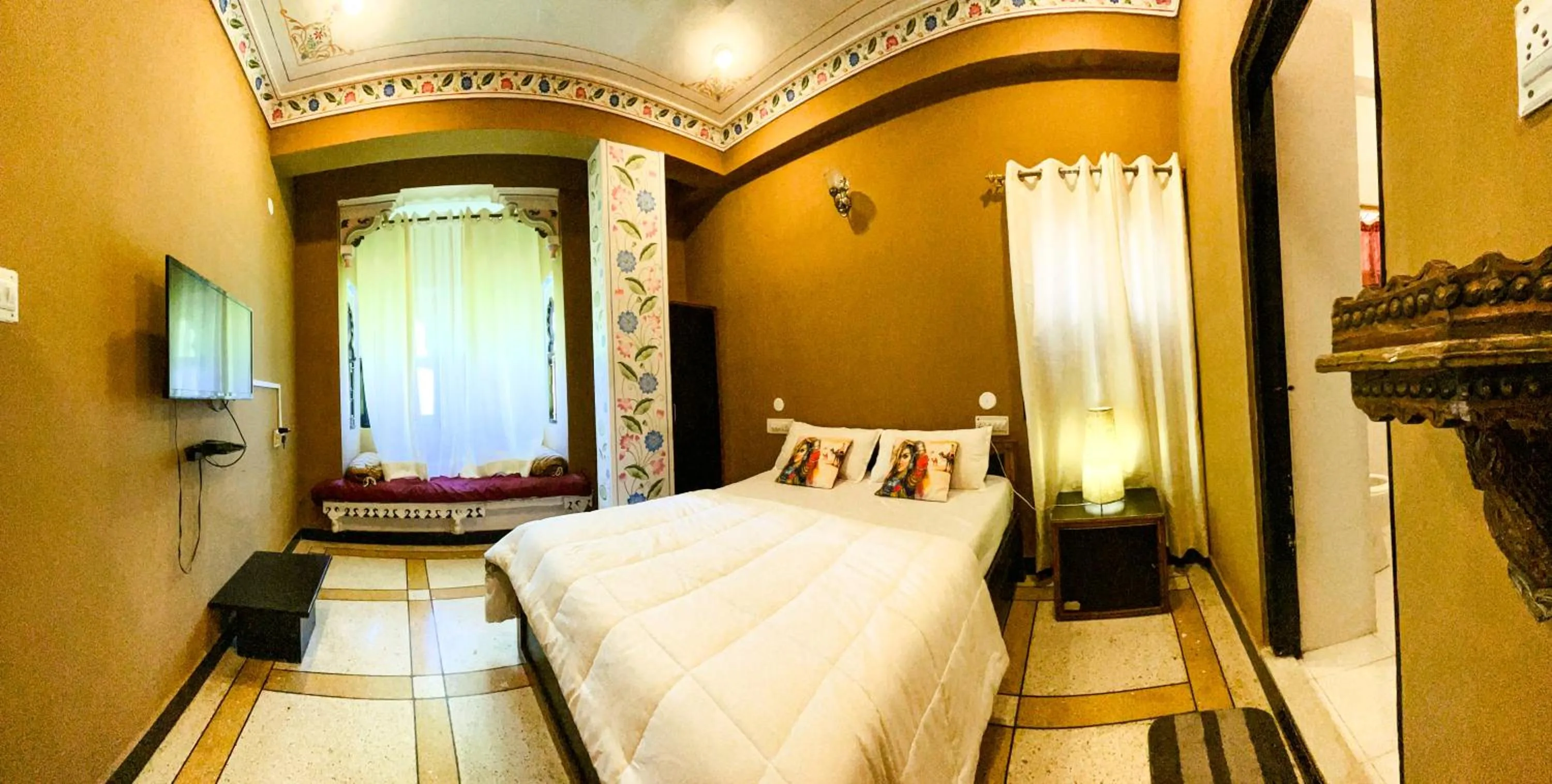 TV and multimedia, Bed in Mild Life Hostel Udaipur