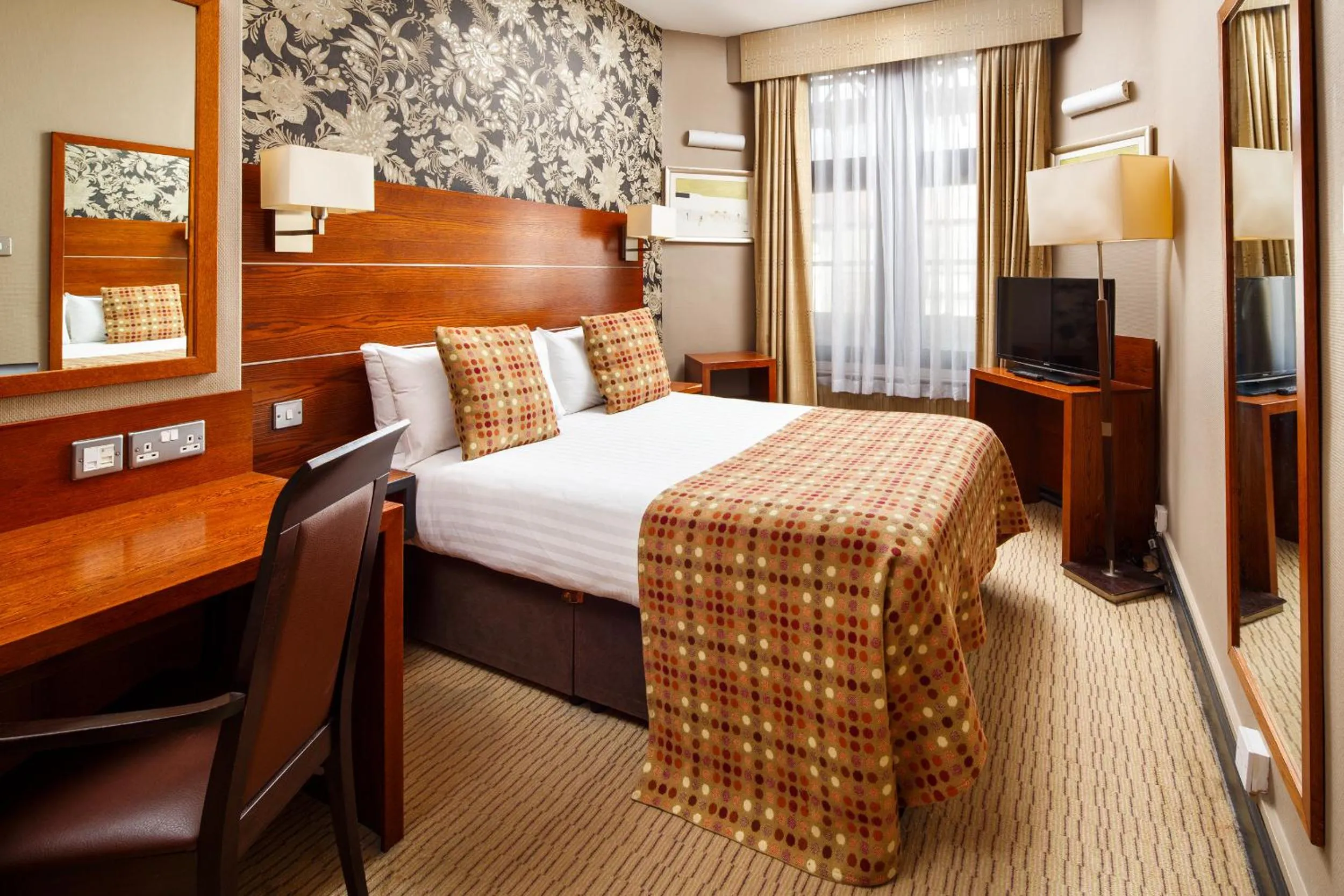 TV and multimedia in Mercure Leicester The Grand Hotel