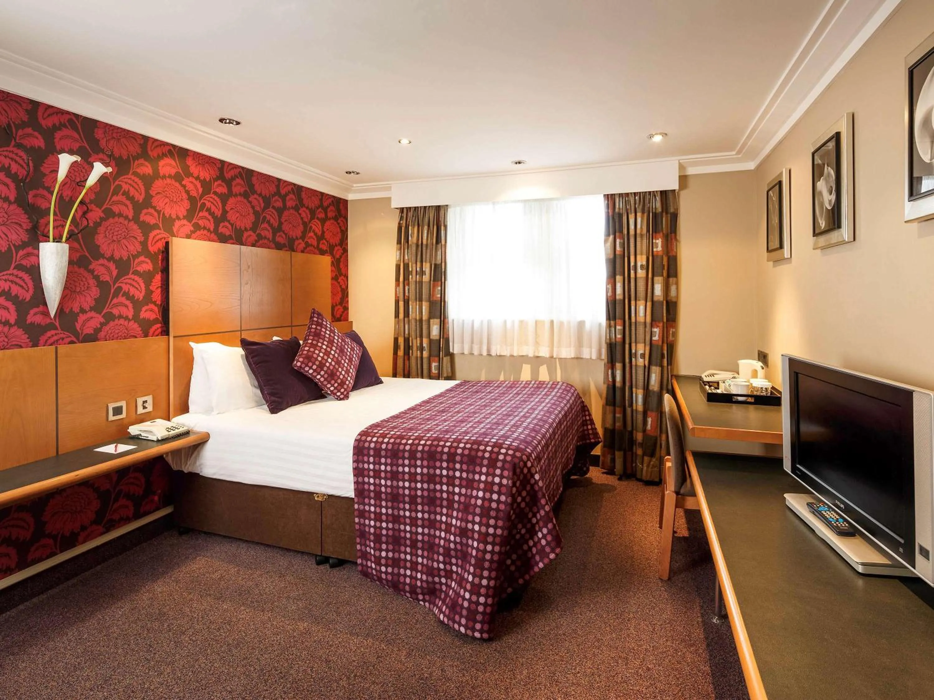 Photo of the whole room in Mercure Leicester The Grand Hotel