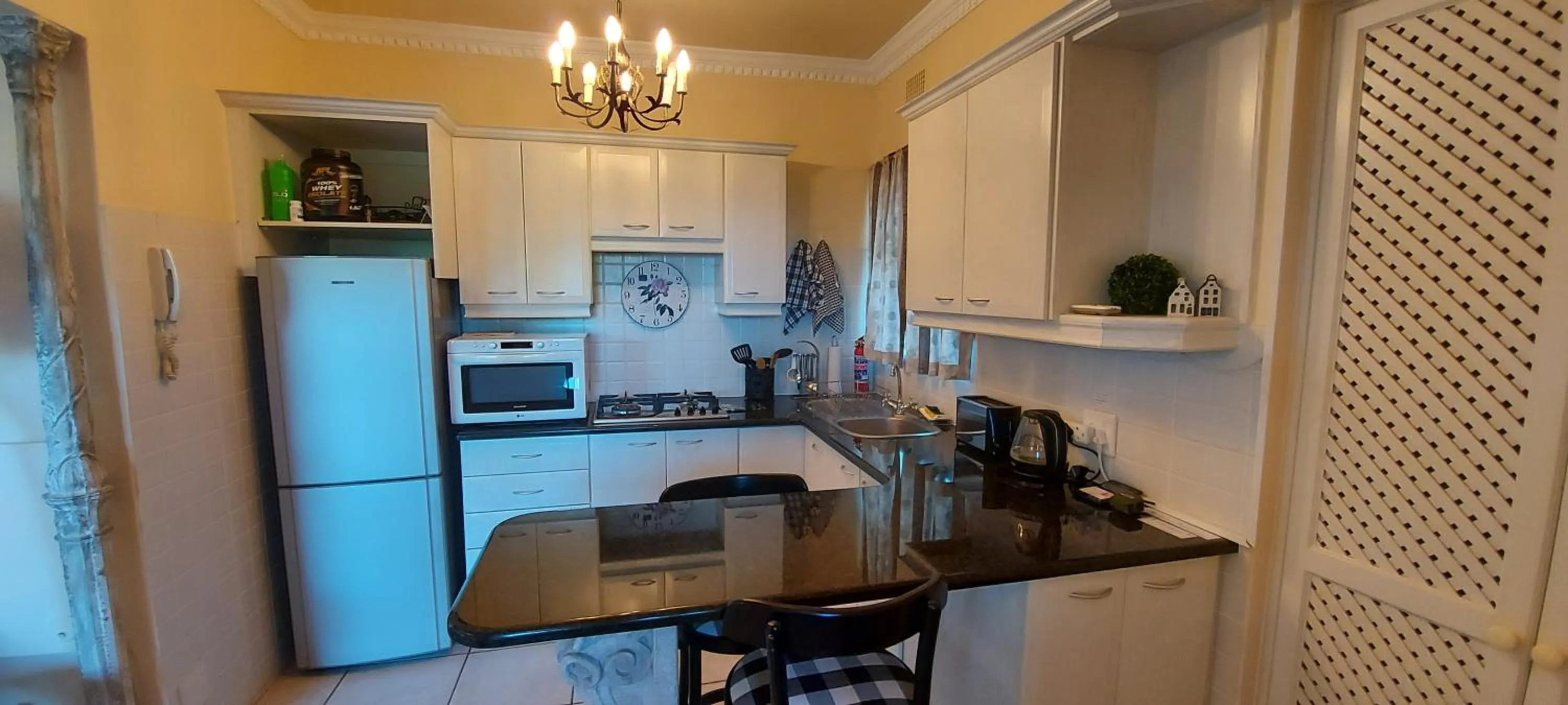 Kitchen or kitchenette in Roosboom Guest Apartments