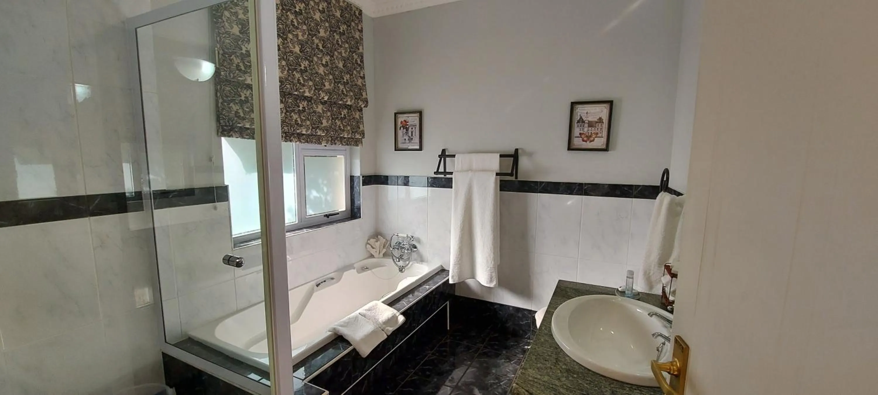 Bathroom, Bed in Roosboom Guest Apartments