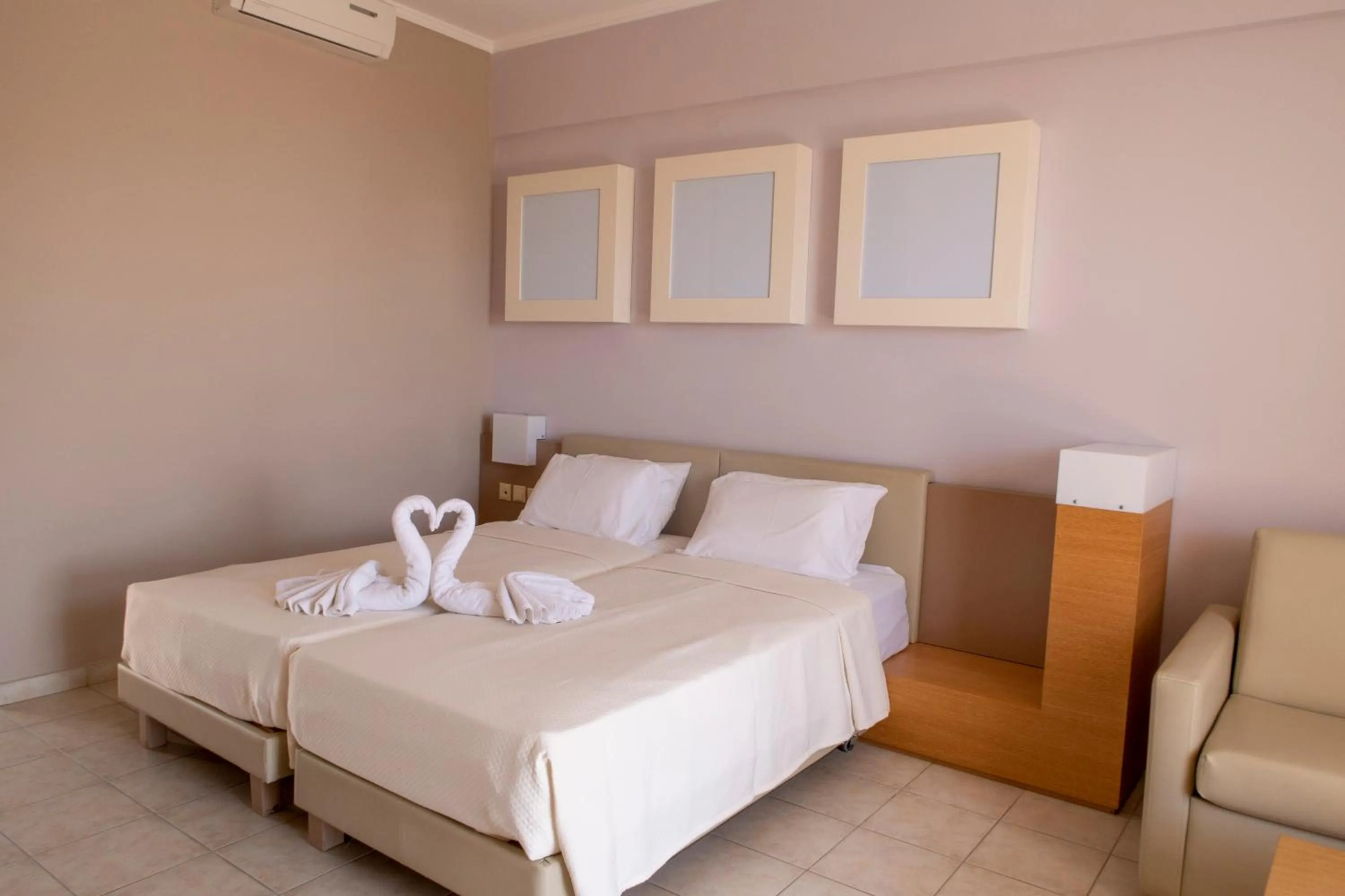 Bedroom, Bed in Sovereign Beach Hotel