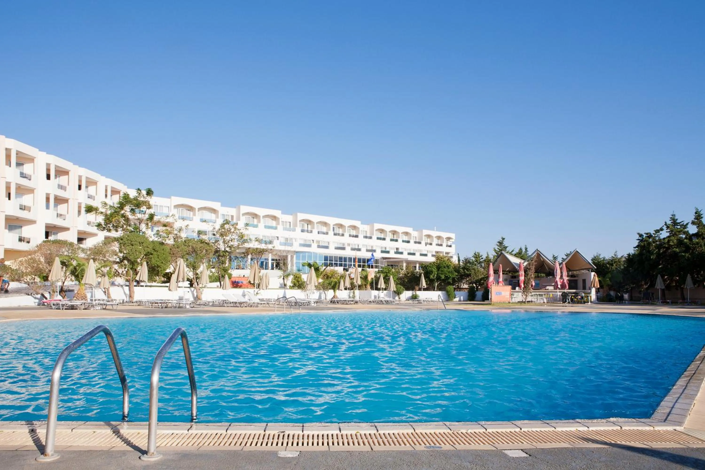Swimming pool in Sovereign Beach Hotel