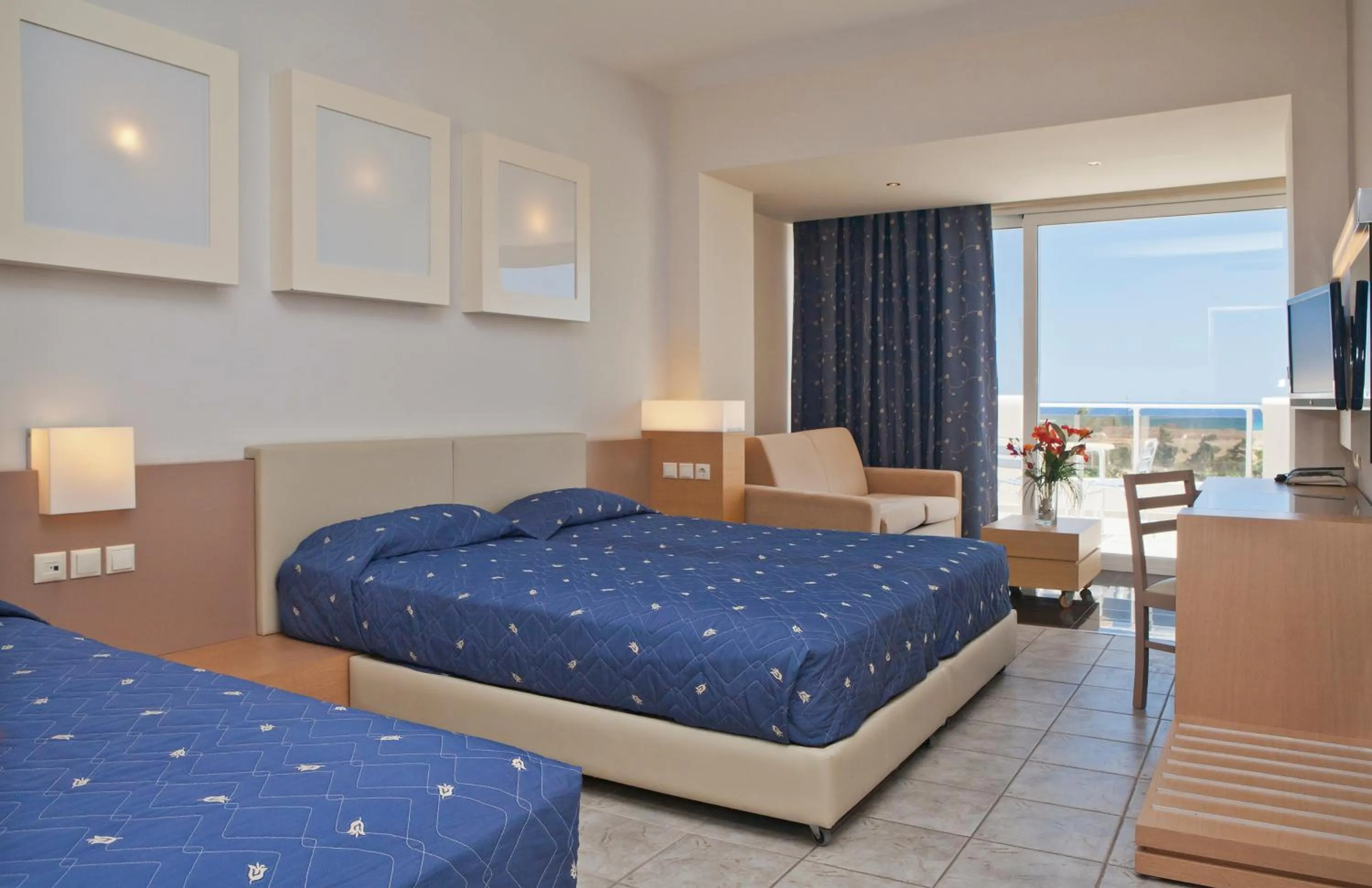 Bedroom, Bed in Sovereign Beach Hotel