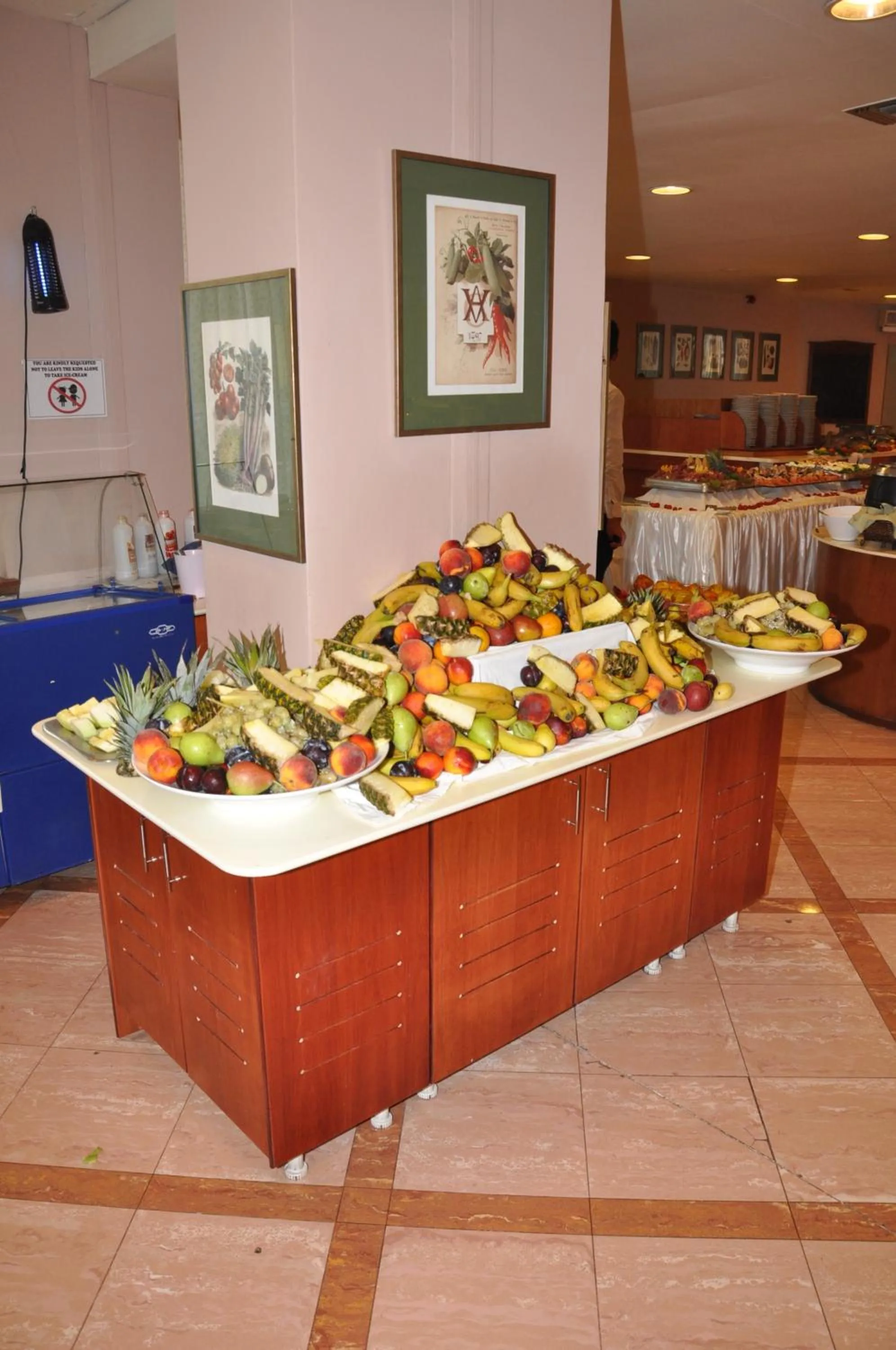 Restaurant/places to eat in Sovereign Beach Hotel