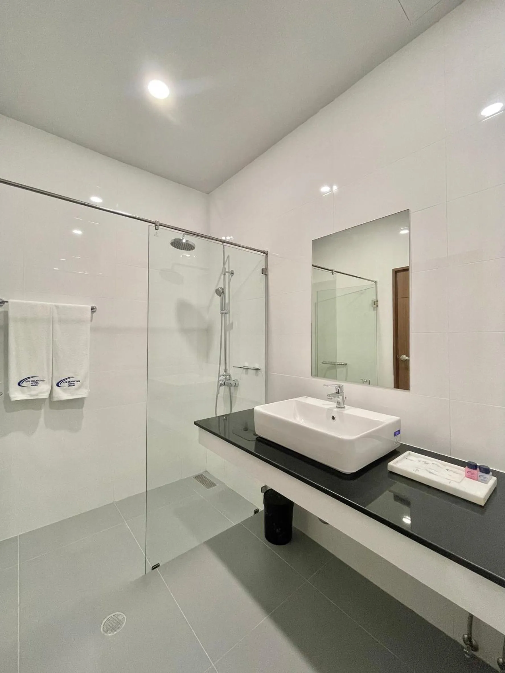 Shower in Air Diamond Hotel