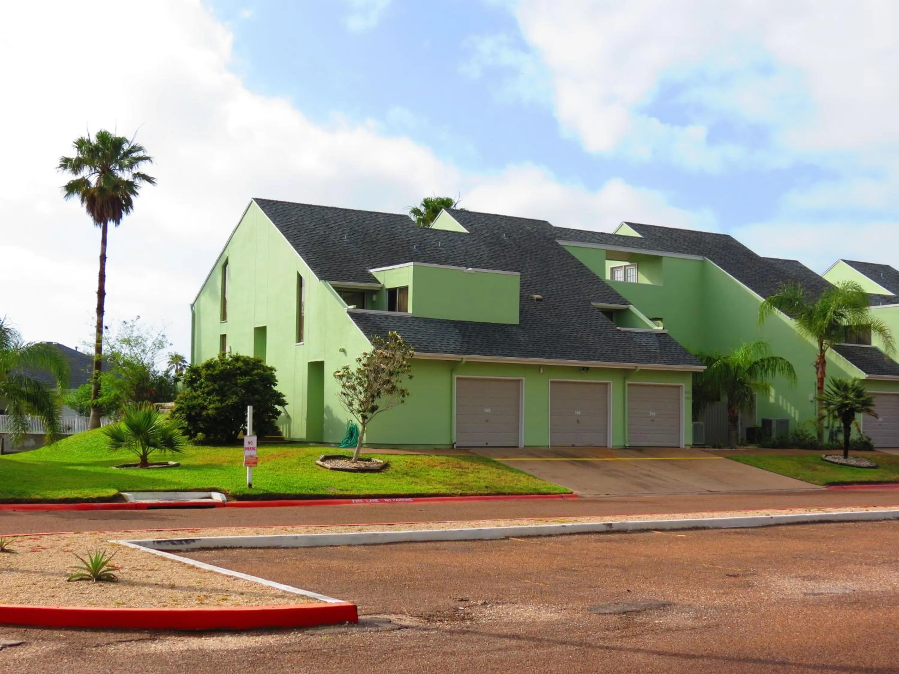 Facade/entrance in Multi Resorts at Puente Vista