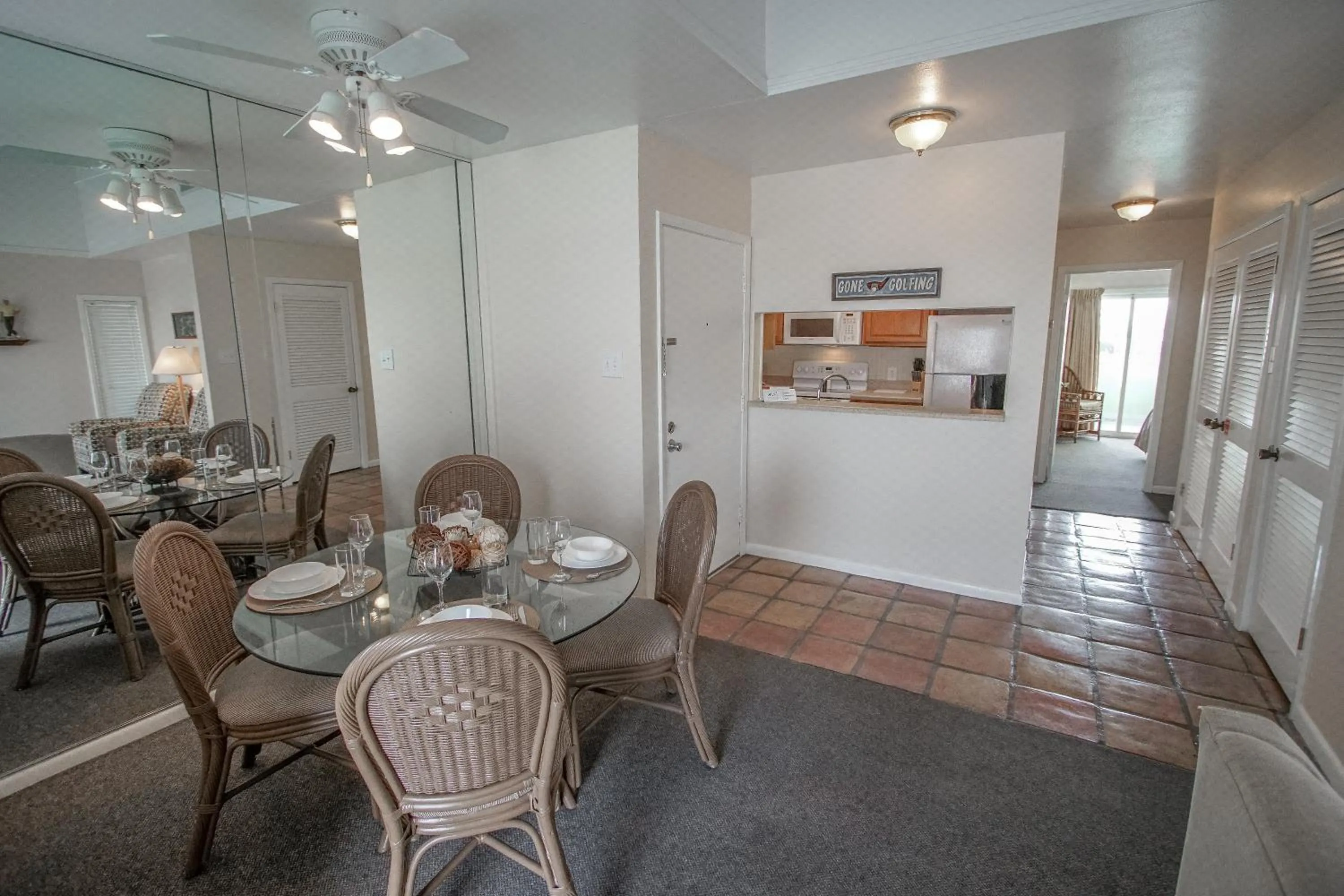Dining area in Multi Resorts at Puente Vista