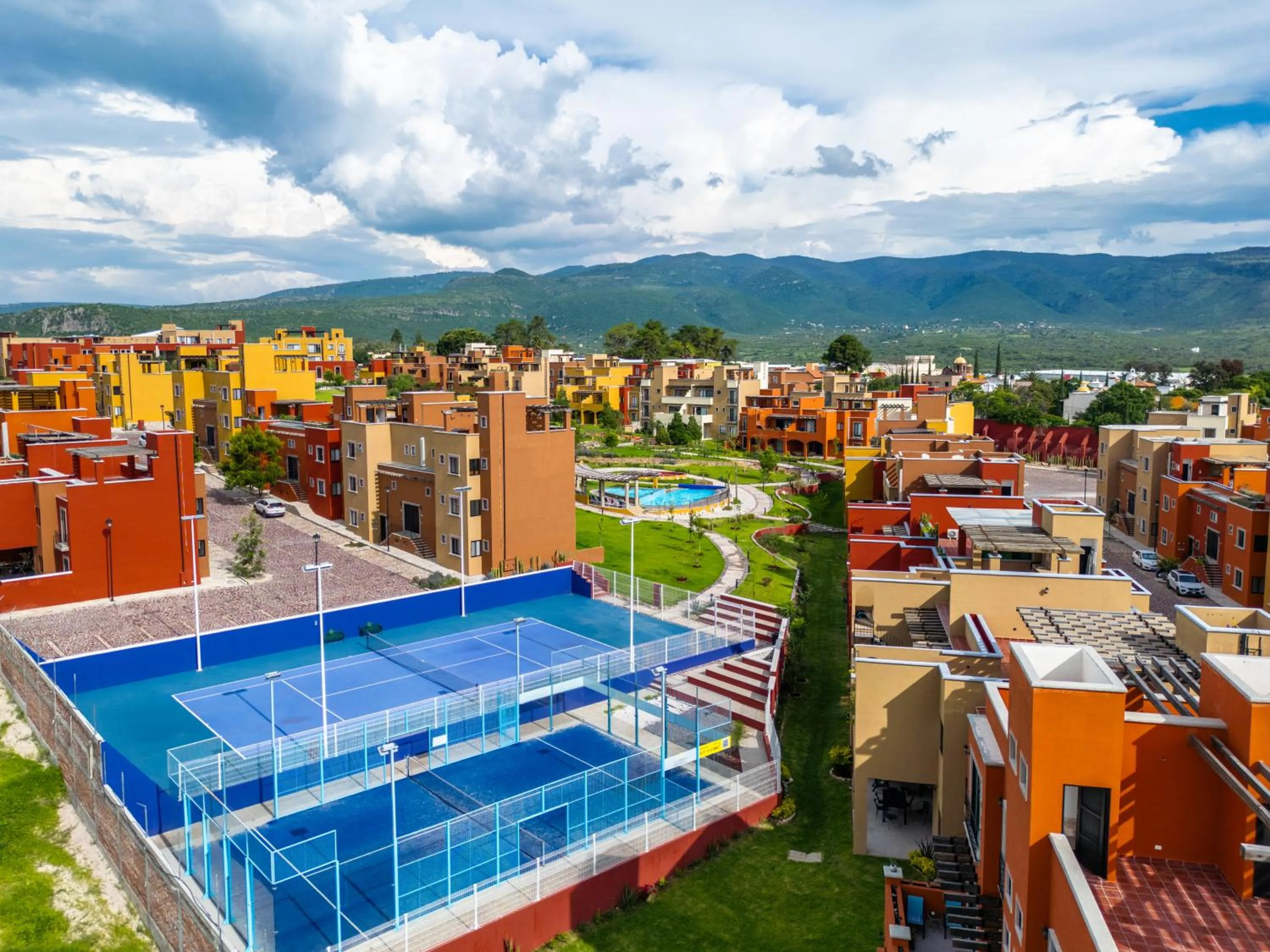 Tennis court in Krystal Grand Residences & Villas San Miguel de Allende