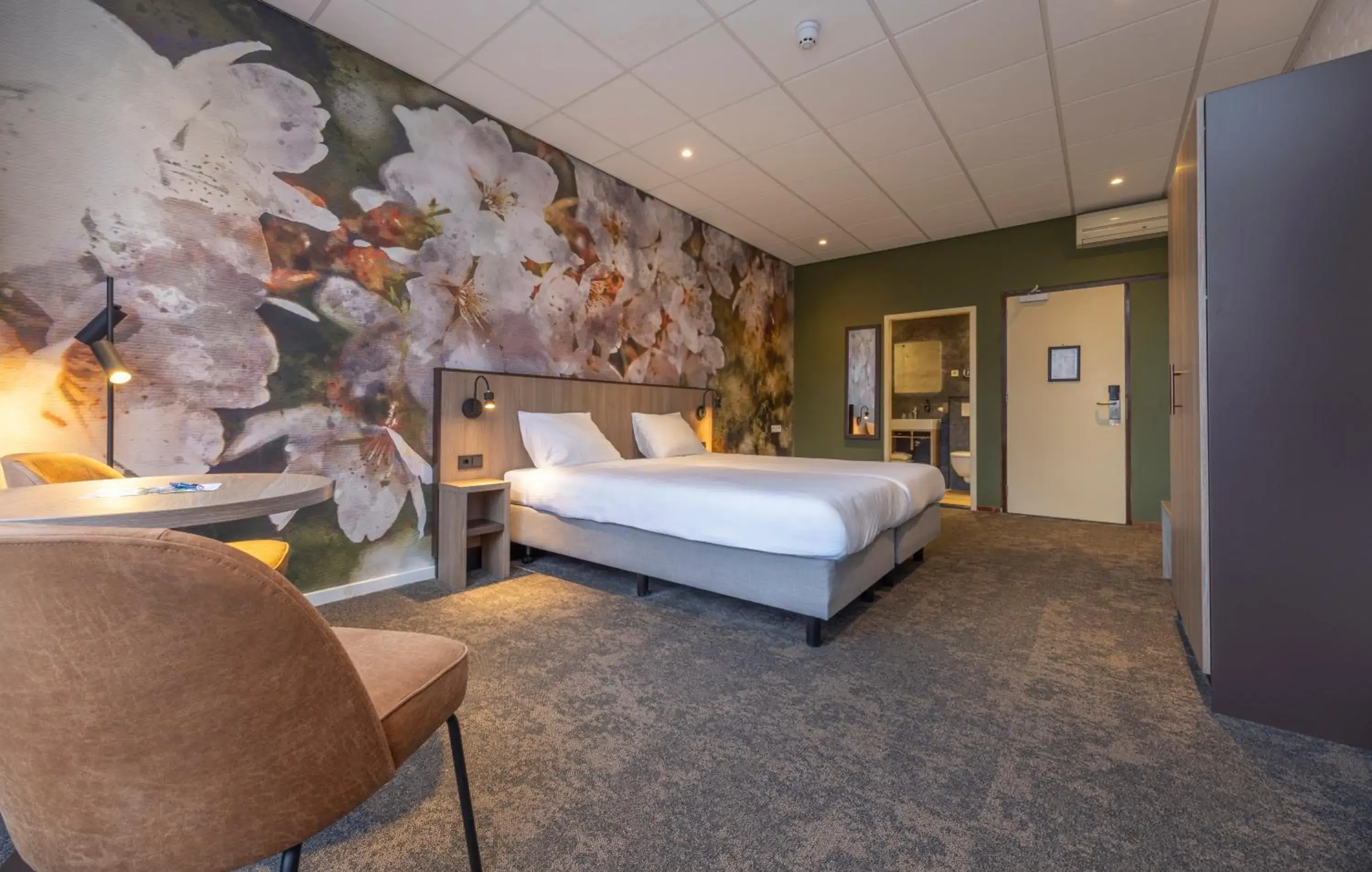 Spacious Comfort Double Room with Balcony in Fletcher Parkhotel Val Monte Spacious Comfort Double Room with Balcony in Fletcher Parkhotel Val Monte