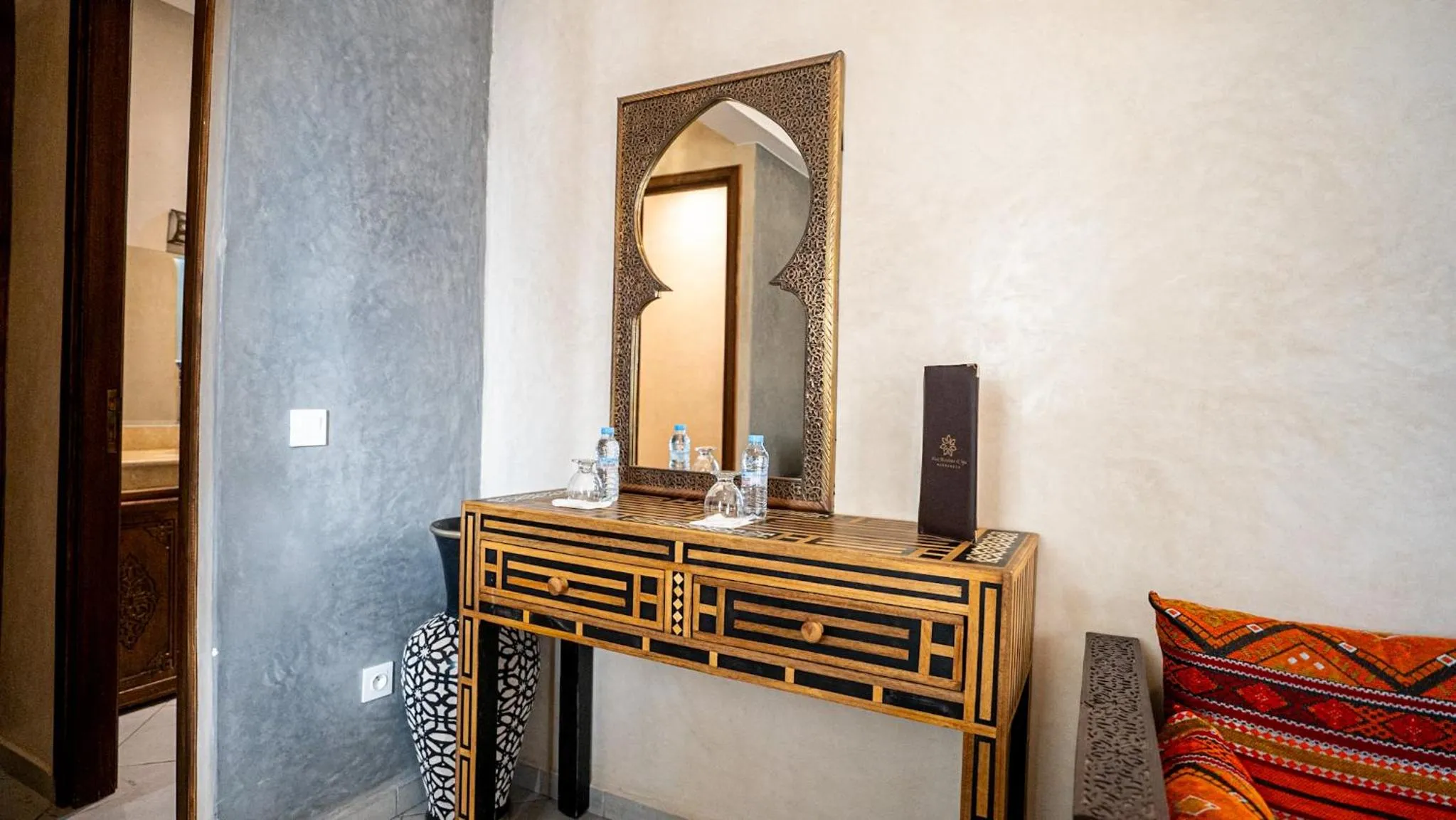 wardrobe in Riad Mandana & Spa