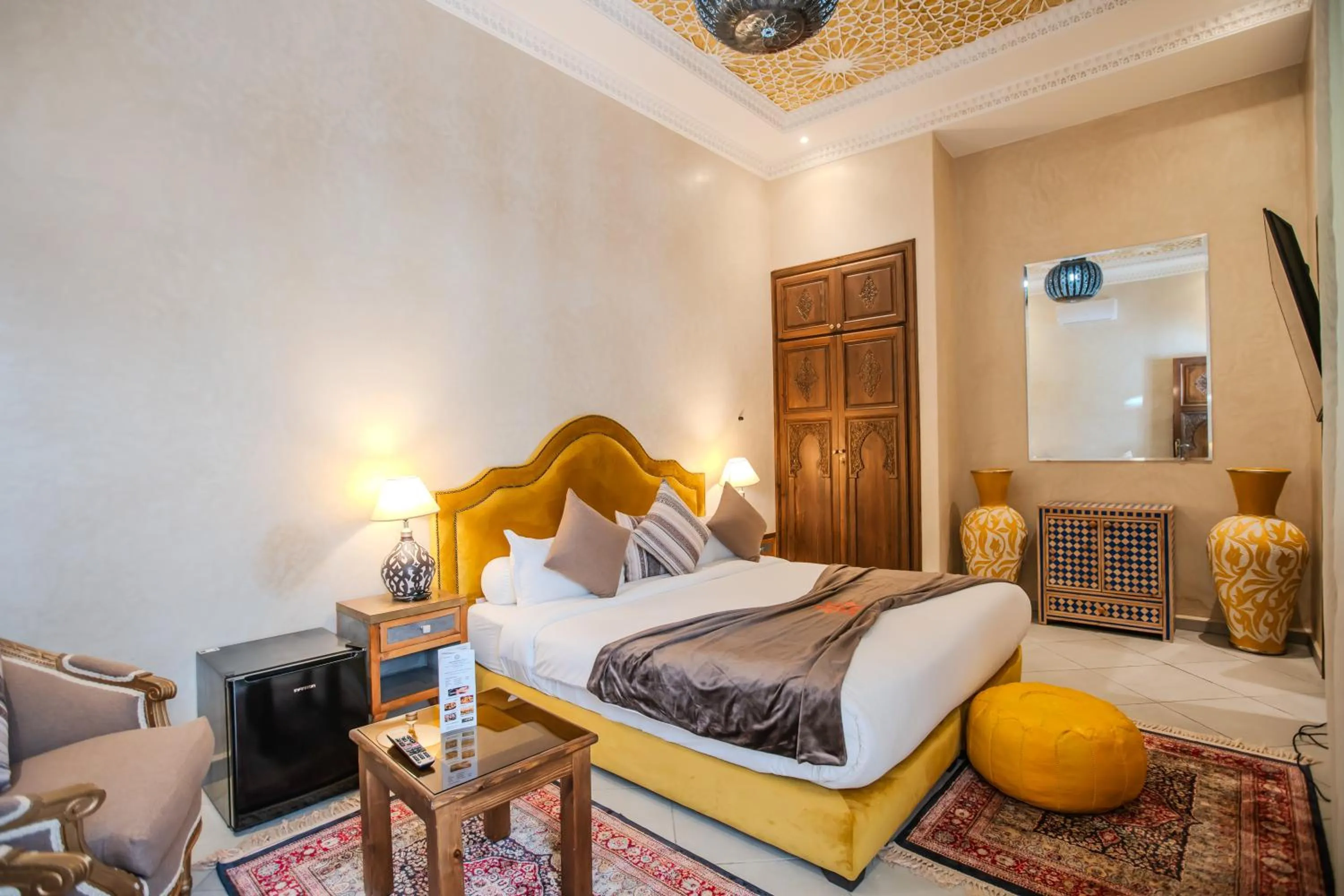 minibar, Bed in Riad Mandana & Spa