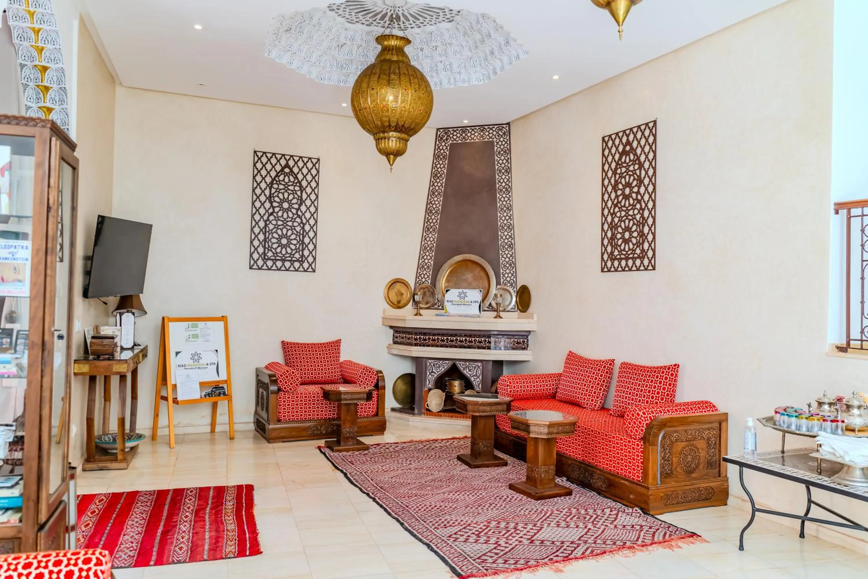 Communal lounge/ TV room in Riad Mandana & Spa