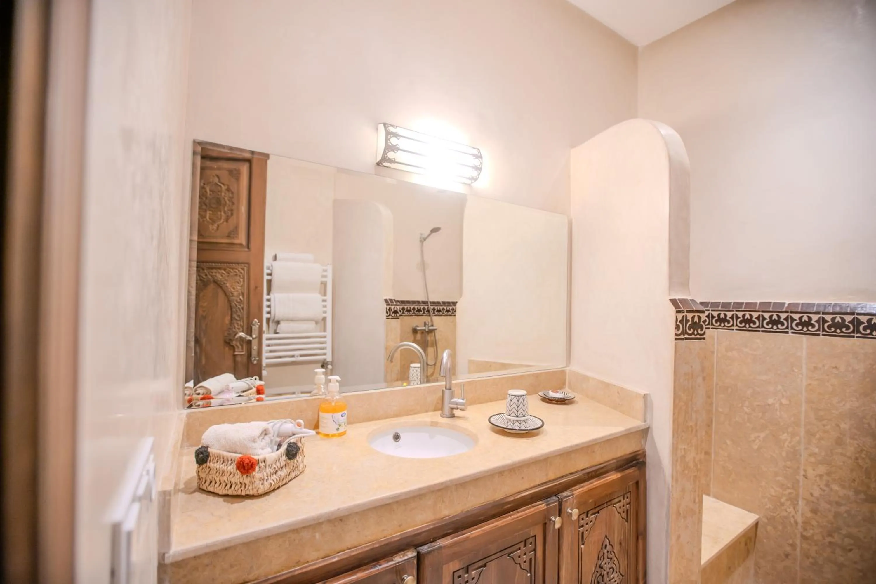 Shower in Riad Mandana & Spa