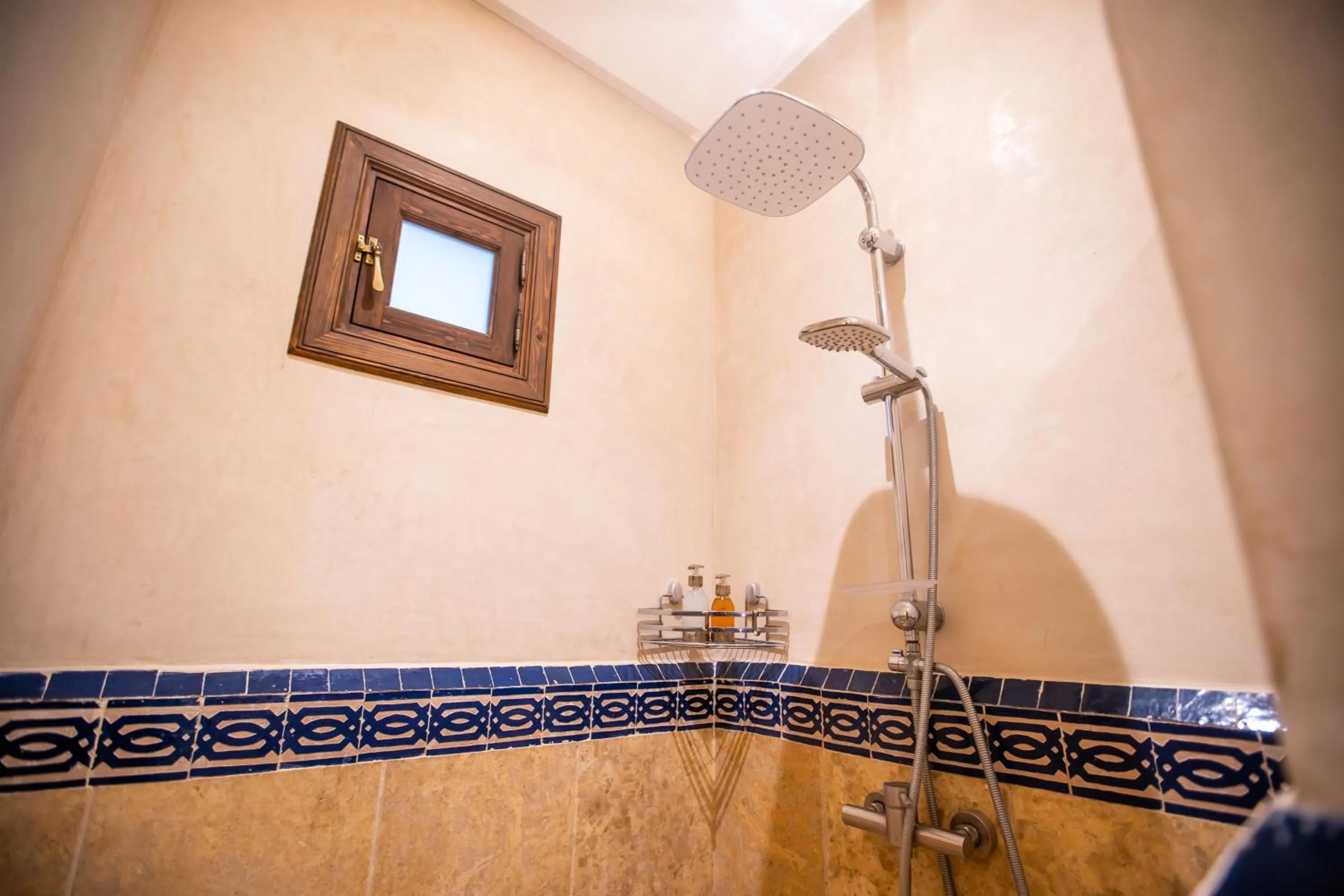 Shower in Riad Mandana & Spa