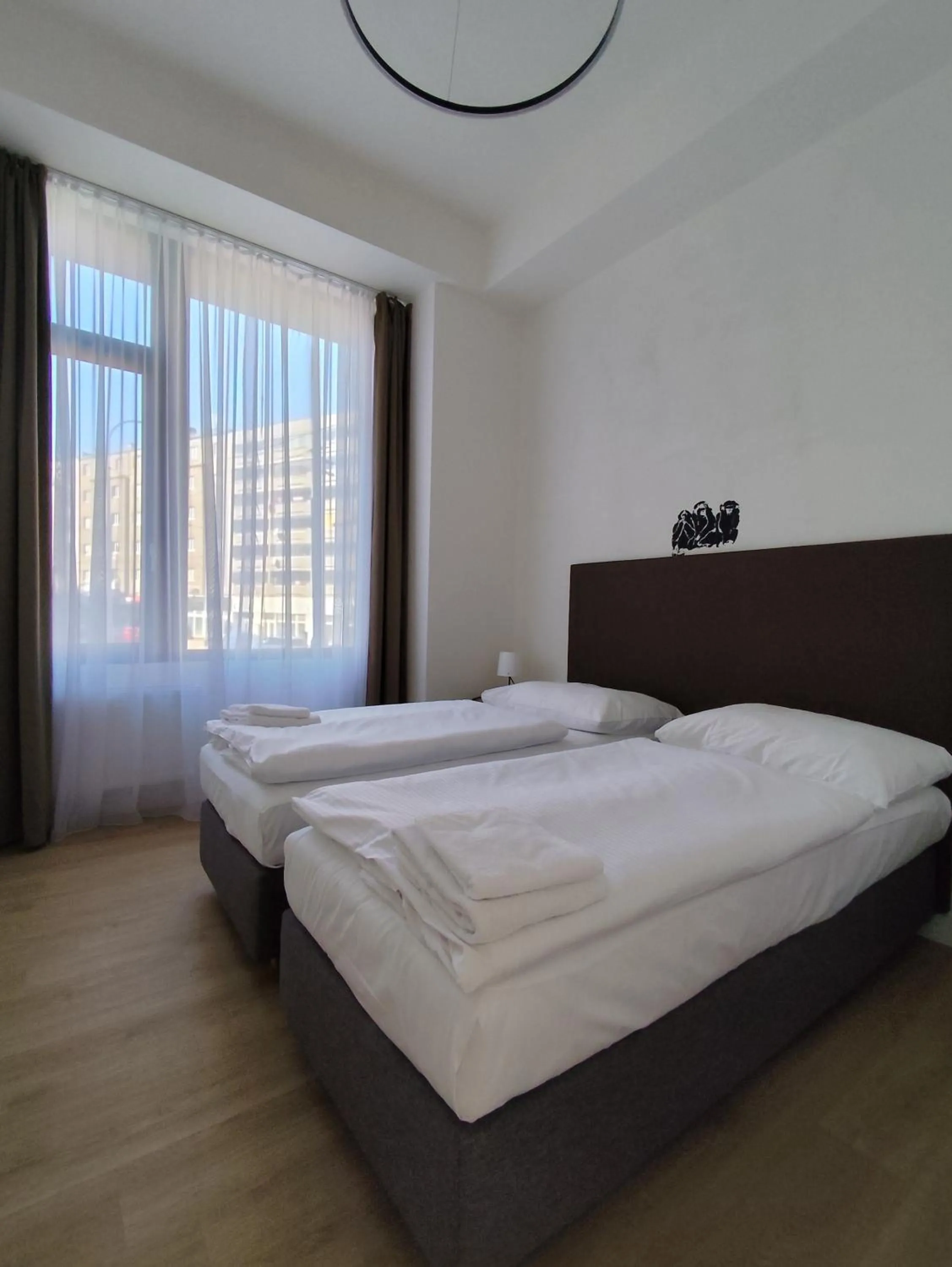 Bedroom, Bed in Post 120 Suites