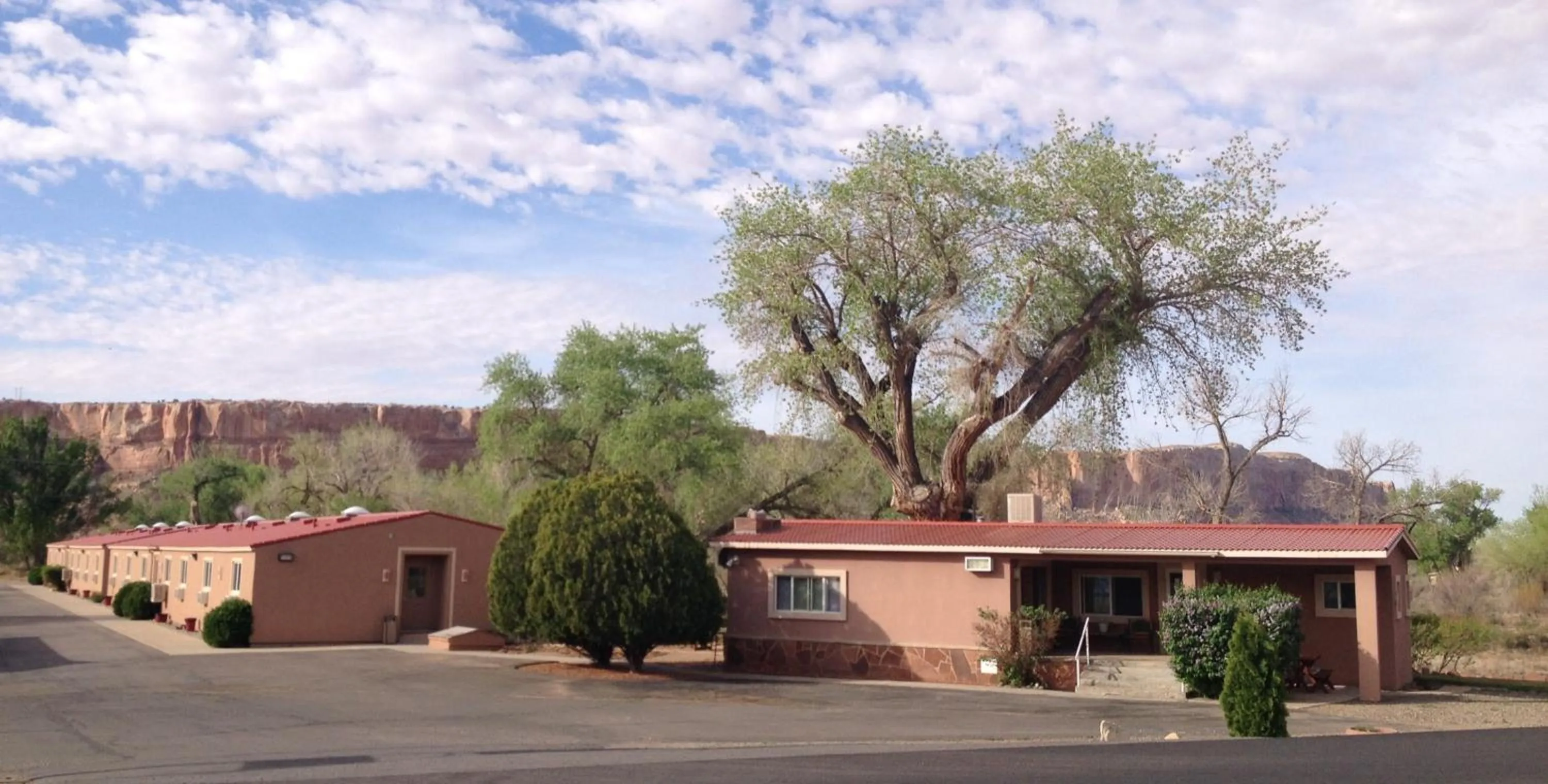 Facade/entrance in Kokopelli Inn