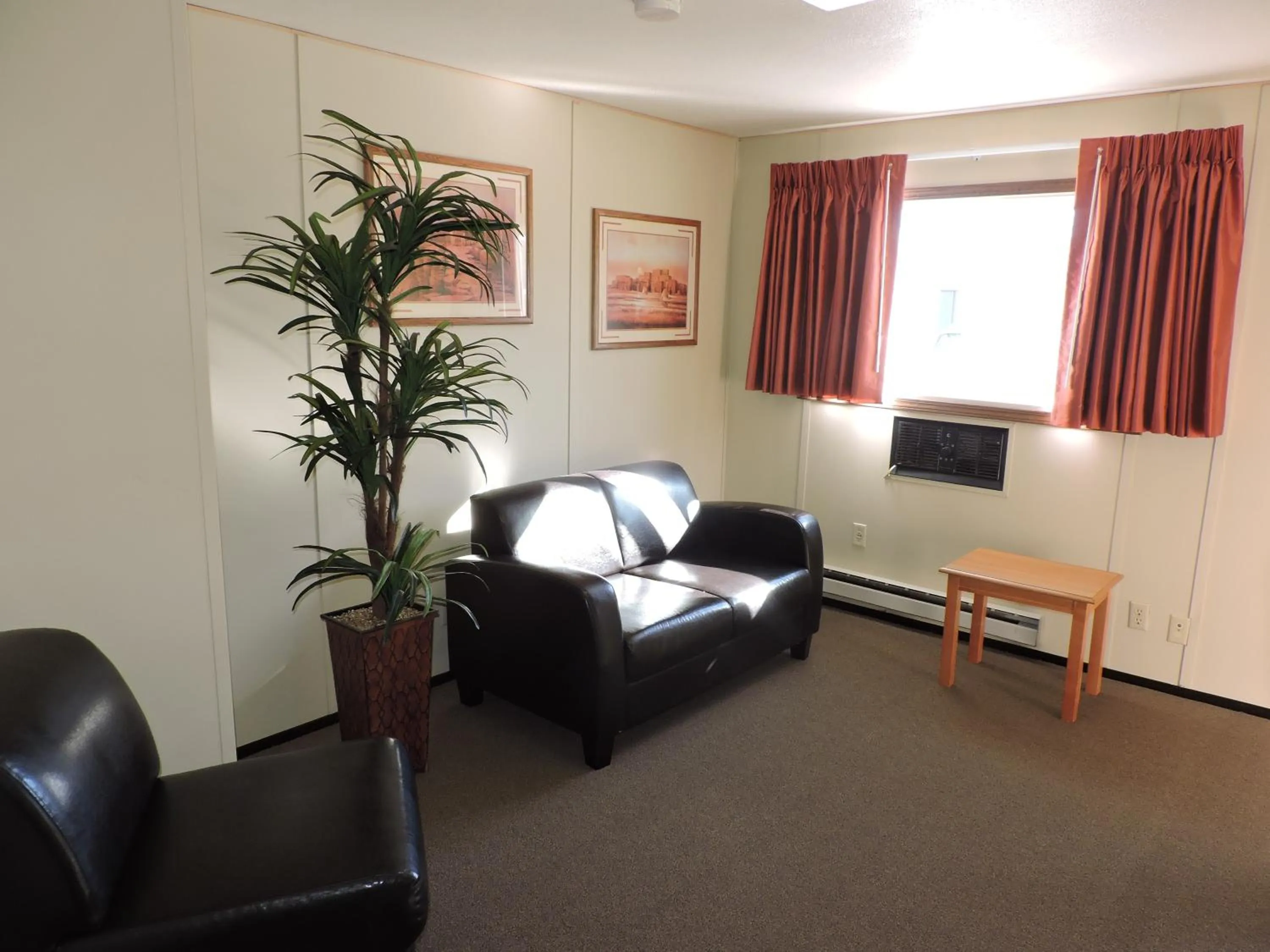 Communal lounge/ TV room in Kokopelli Inn