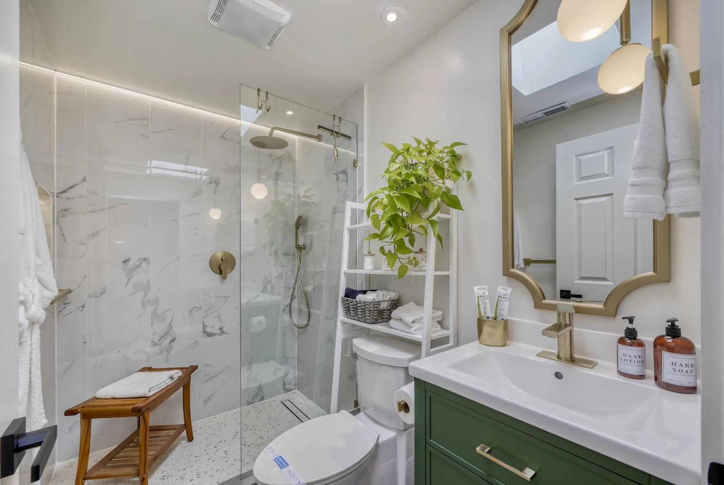 Shower in Zen Haus Serene Retreat, prime location with views