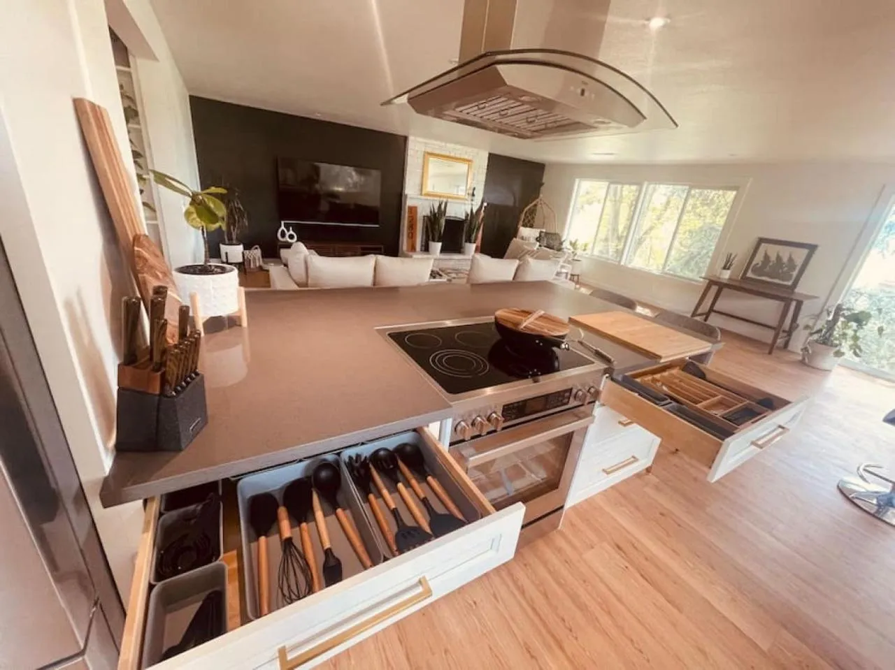 Communal lounge/ TV room in Zen Haus Serene Retreat, prime location with views