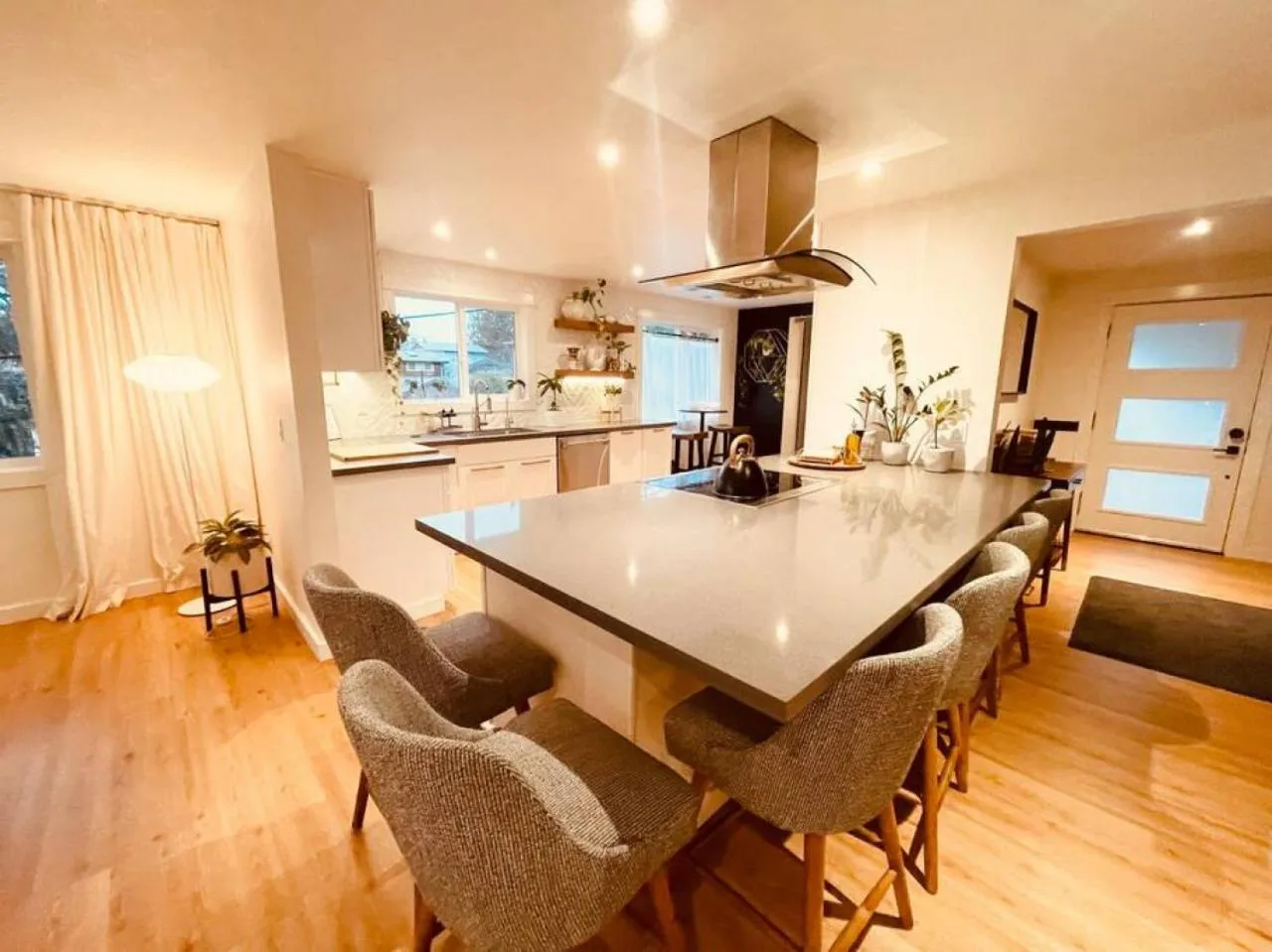 Kitchen or kitchenette in Zen Haus Serene Retreat, prime location with views