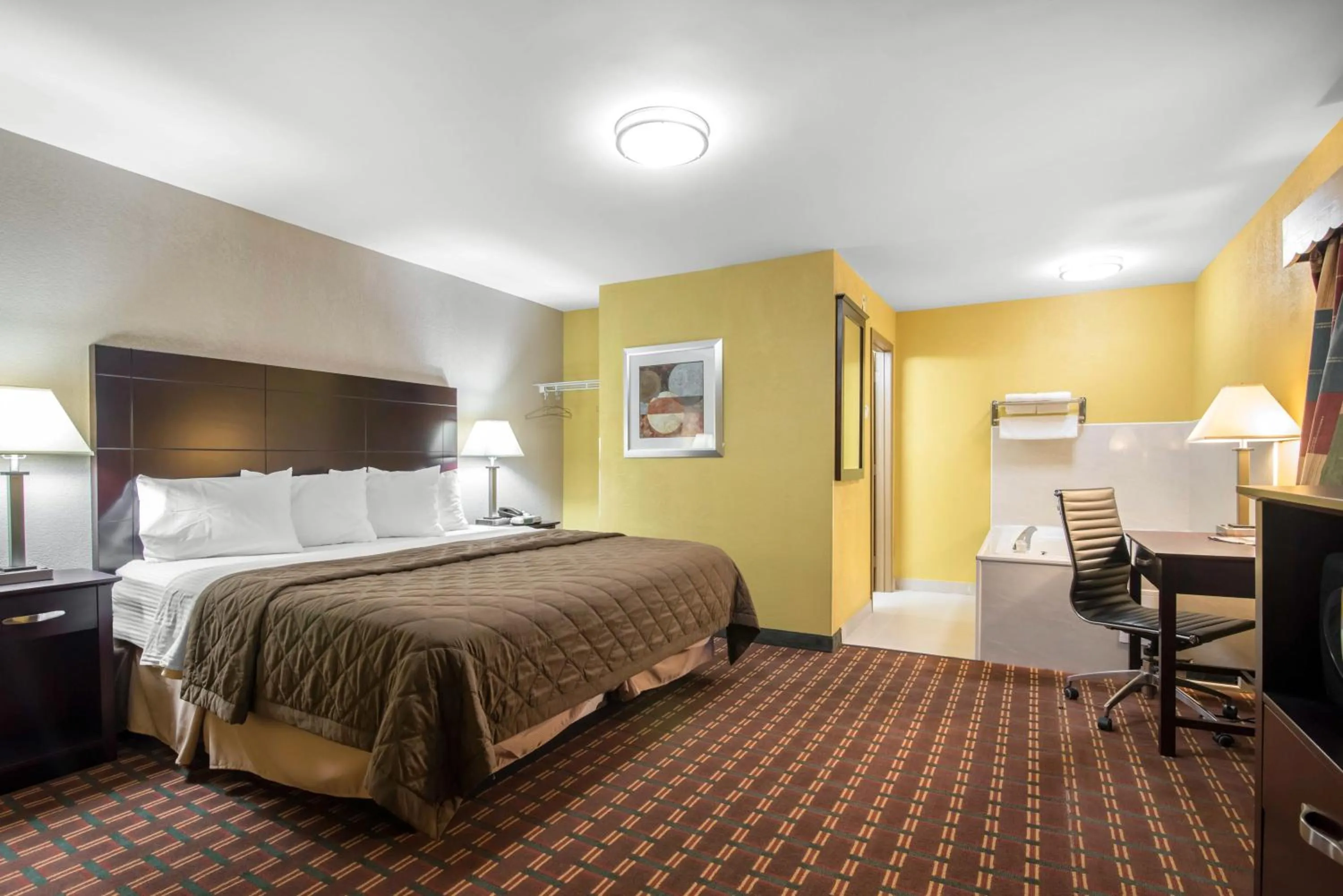 Other, Bed in Rodeway Inn Towanda