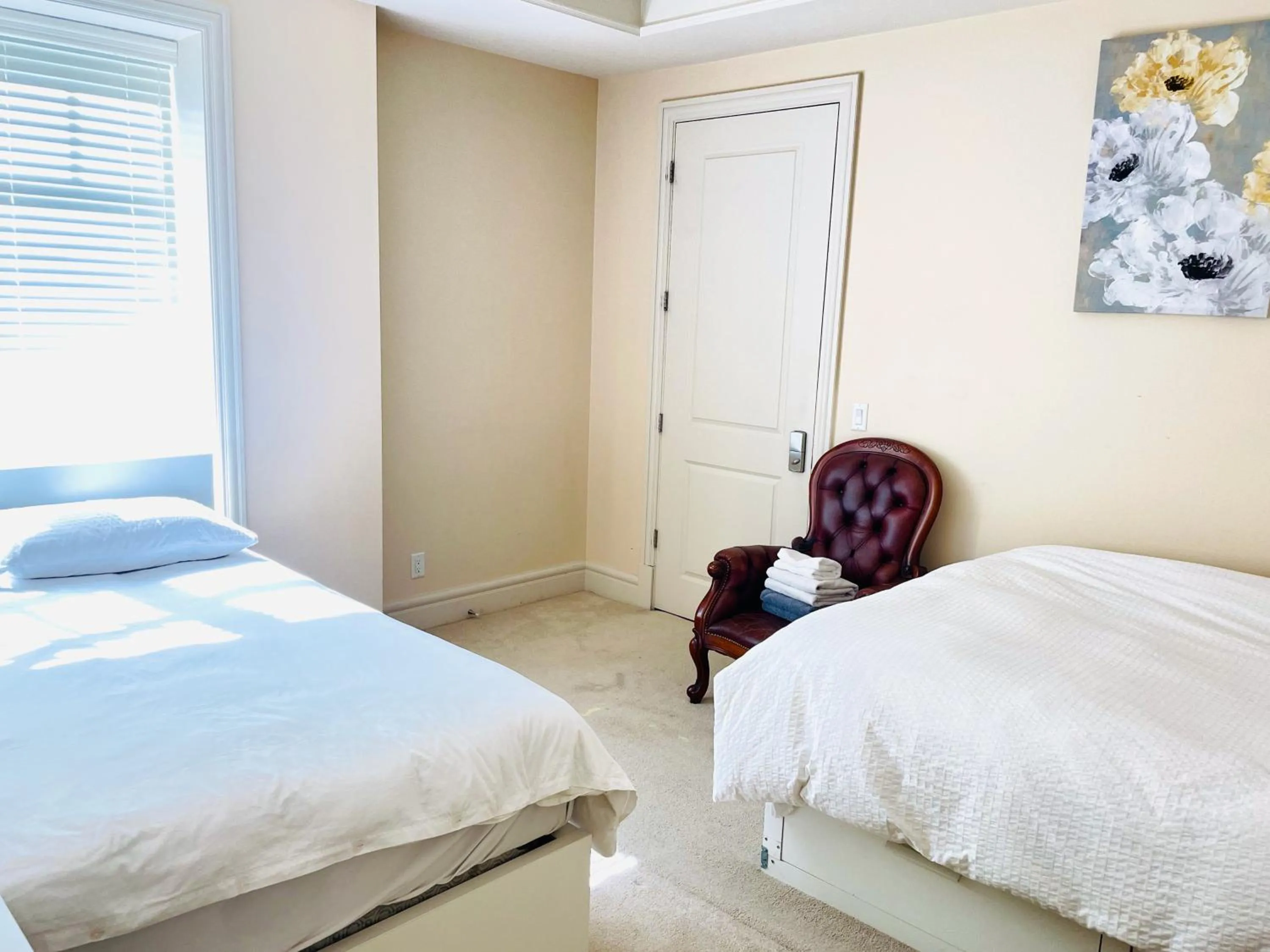 Bed in Vancouver Luxury guesthouse