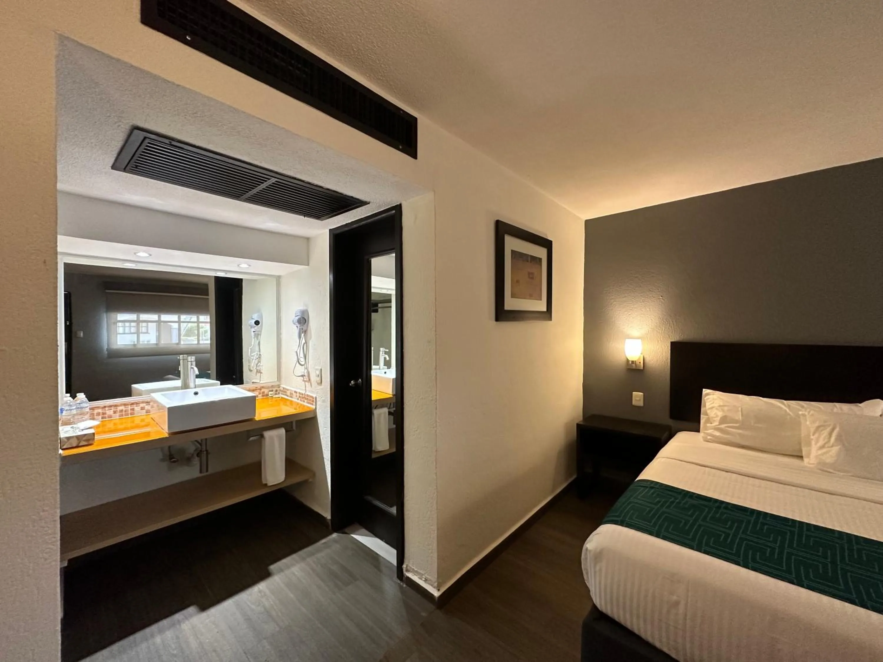 Bed in InHouse Hotel Obregón