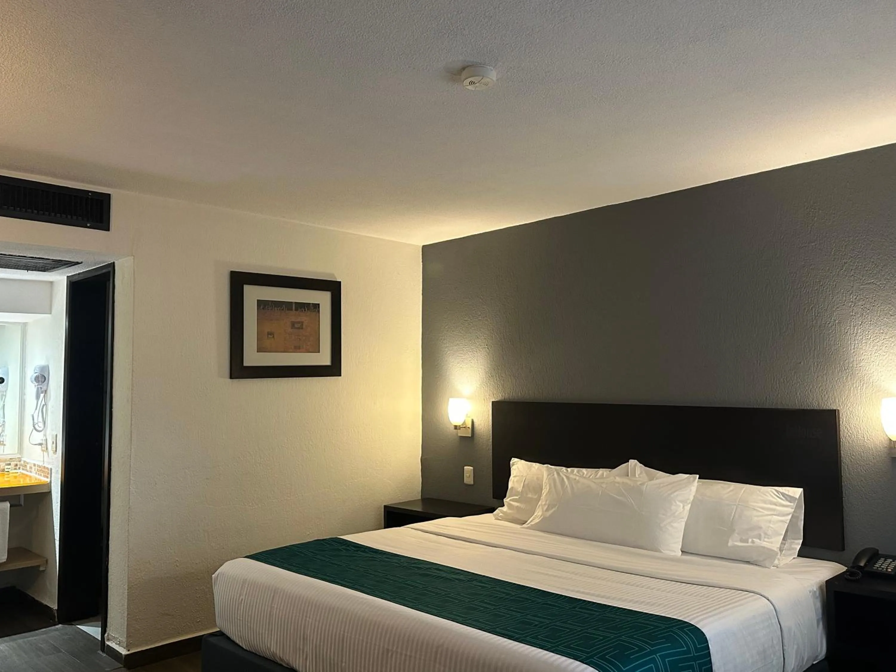 Bedroom, Bed in InHouse Hotel Obregón