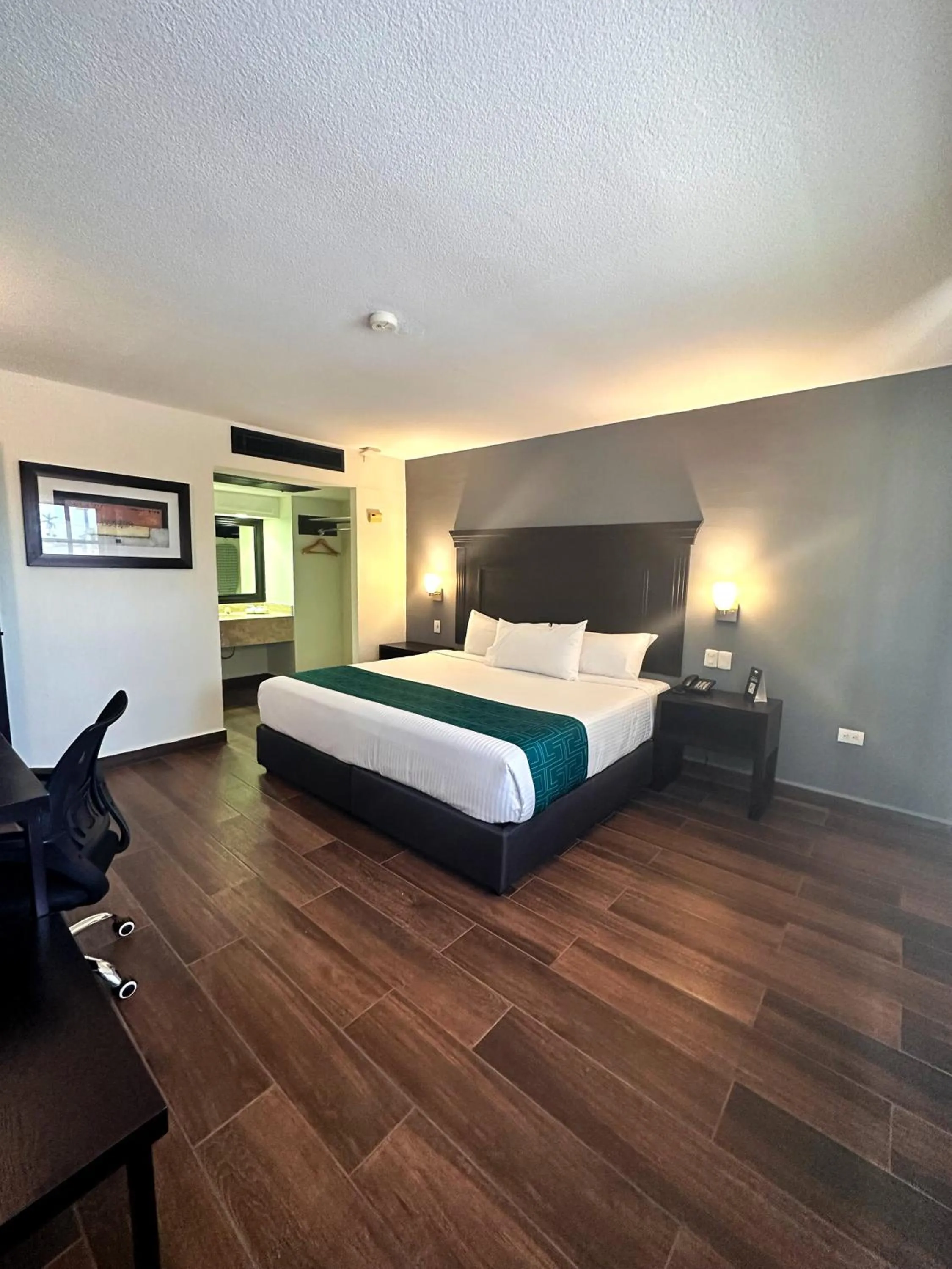 Bed in InHouse Hotel Obregón