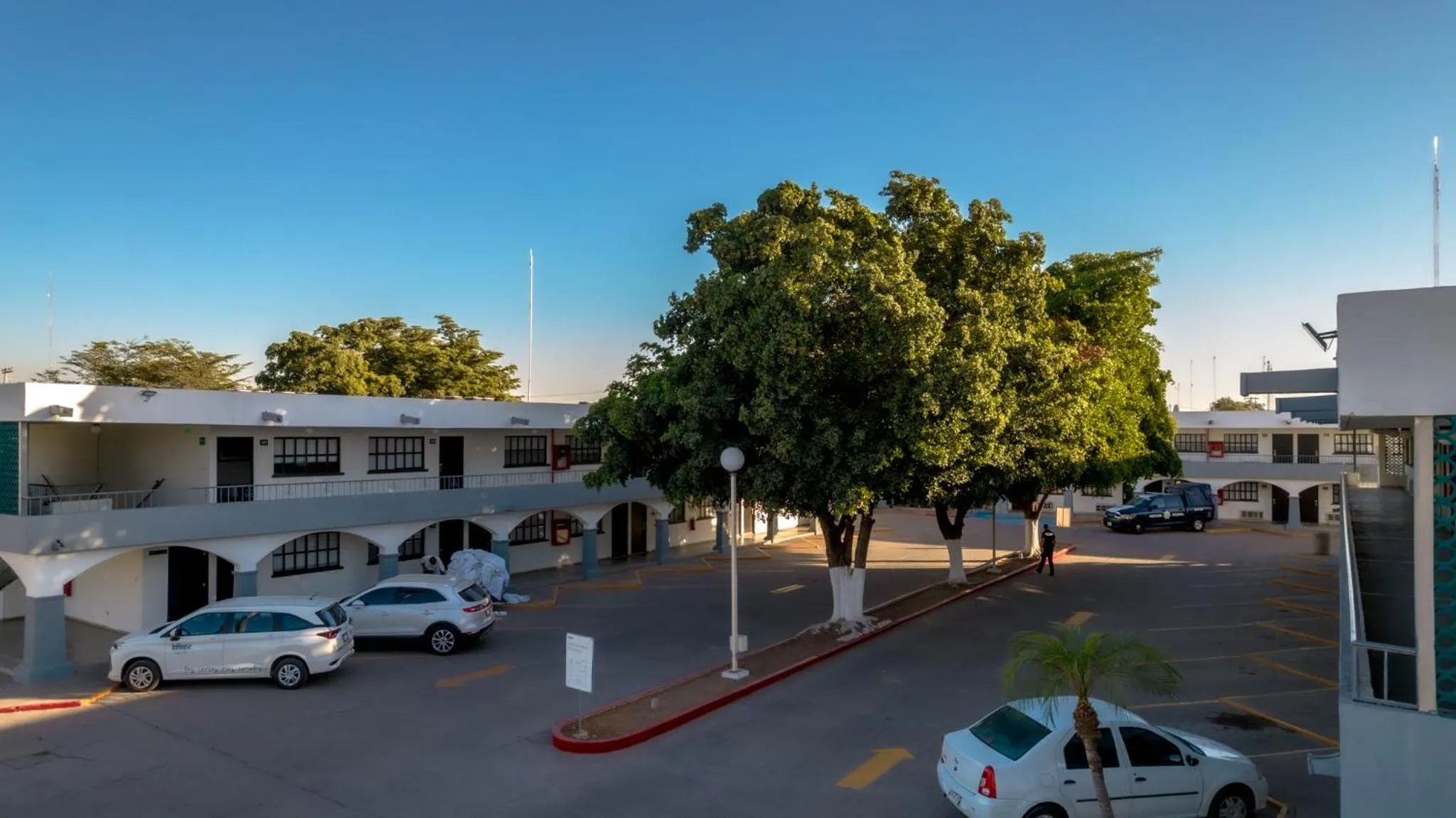 Property building in InHouse Hotel Obregón
