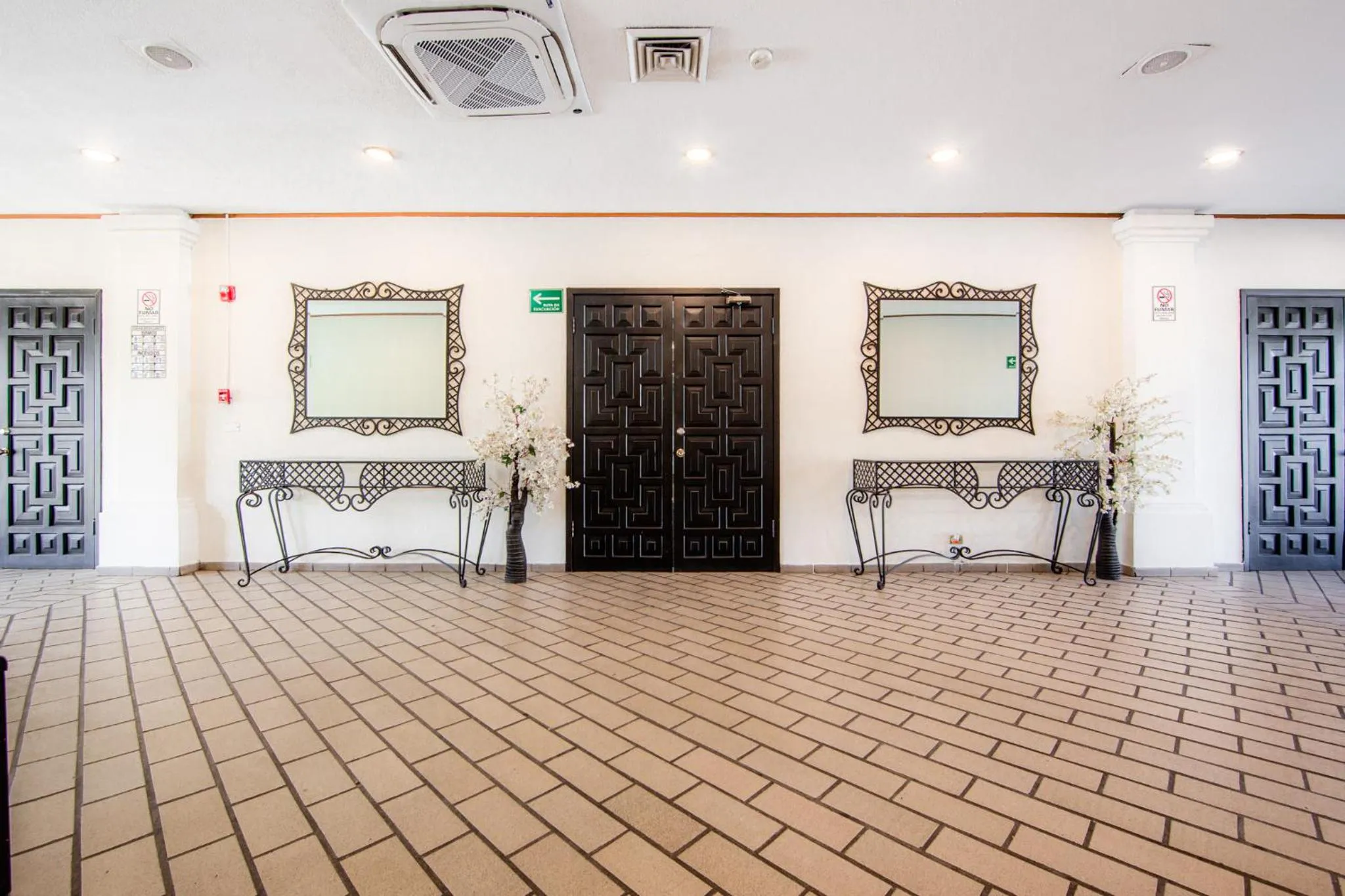 Lobby or reception in InHouse Hotel Obregón