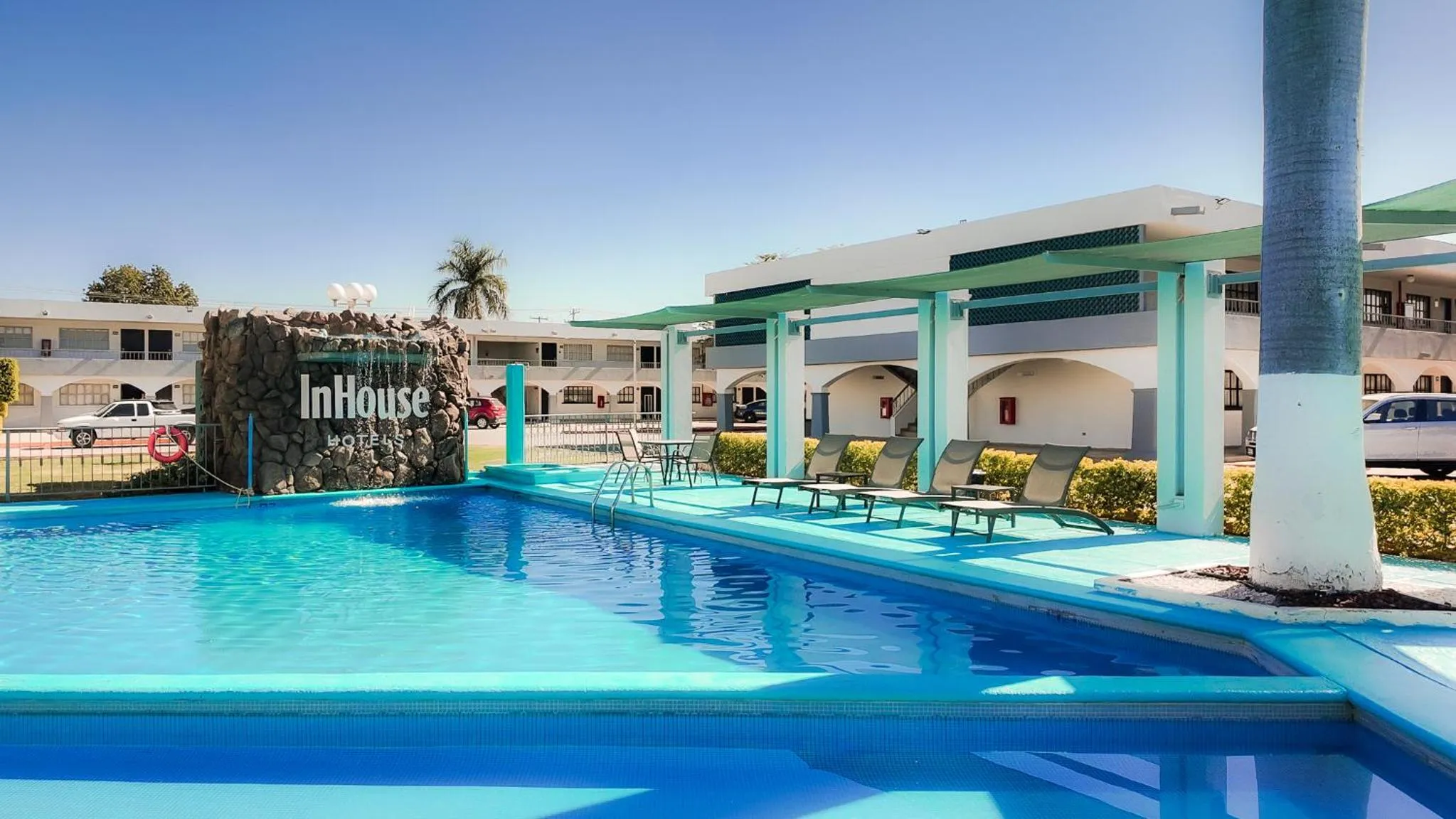 Property building in InHouse Hotel Obregón